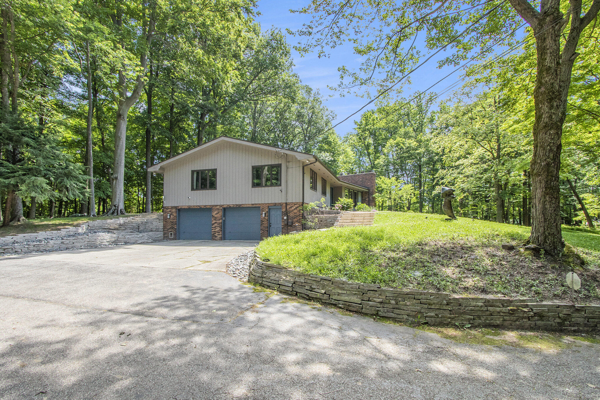 La Porte, Indiana, 46350, United States, 4 Bedrooms Bedrooms, ,4 BathroomsBathrooms,Residential,For Sale,1904805