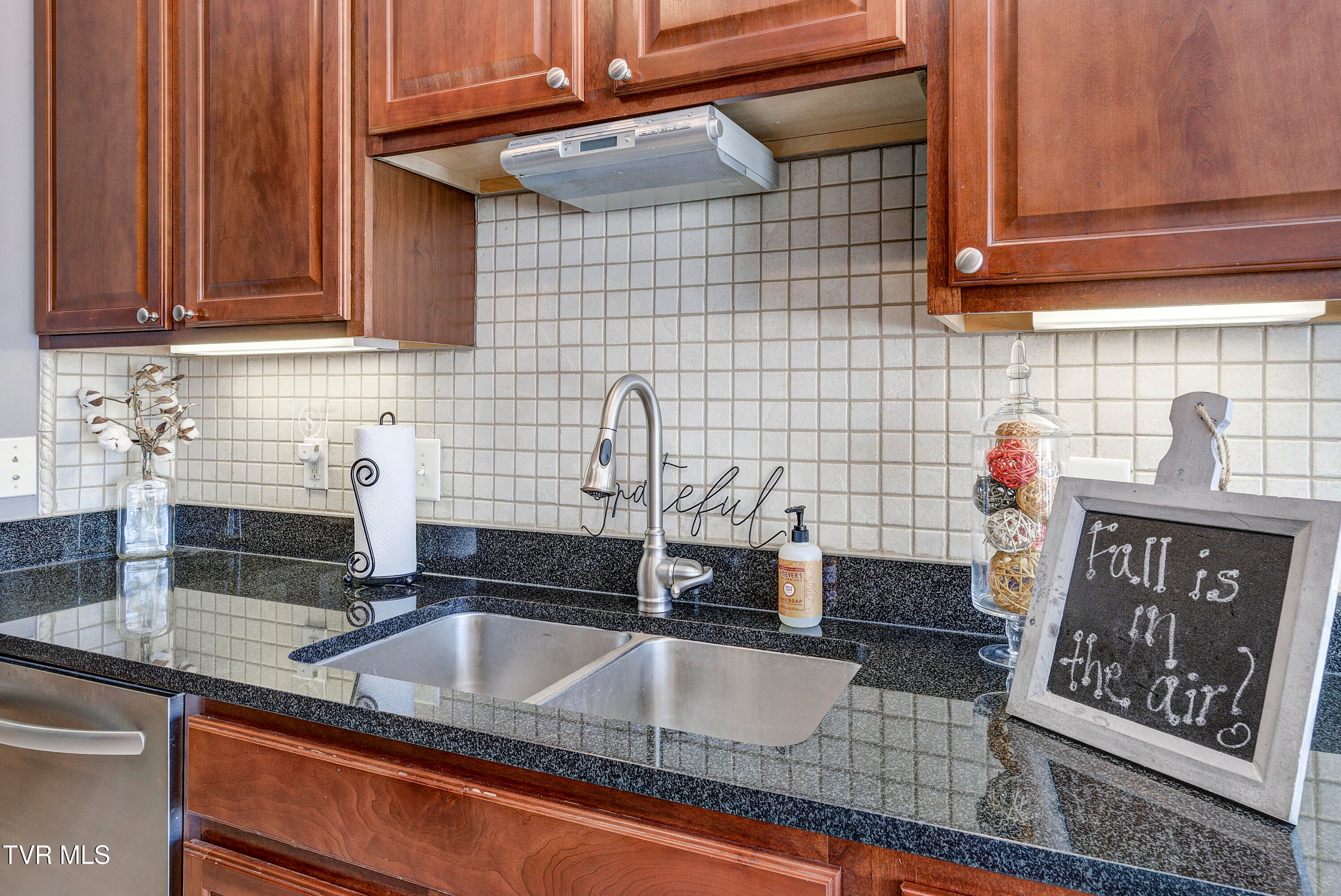 Johnson City, Tennessee, 37604, United States, 5 Bedrooms Bedrooms, ,3 BathroomsBathrooms,Residential,For Sale,1964815