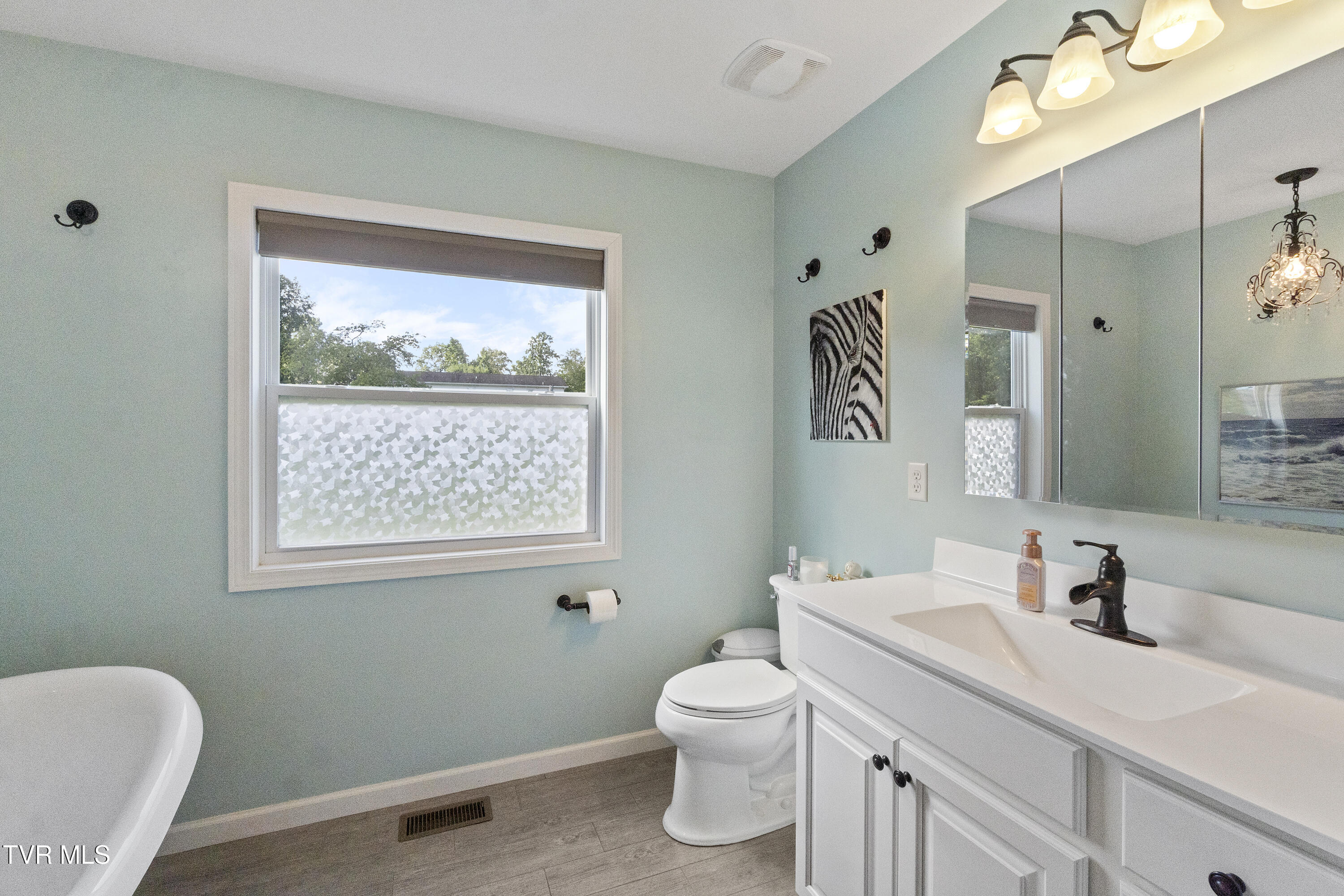Greeneville, Tennessee, 37745, United States, 3 Bedrooms Bedrooms, ,3 BathroomsBathrooms,Residential,For Sale,1944851