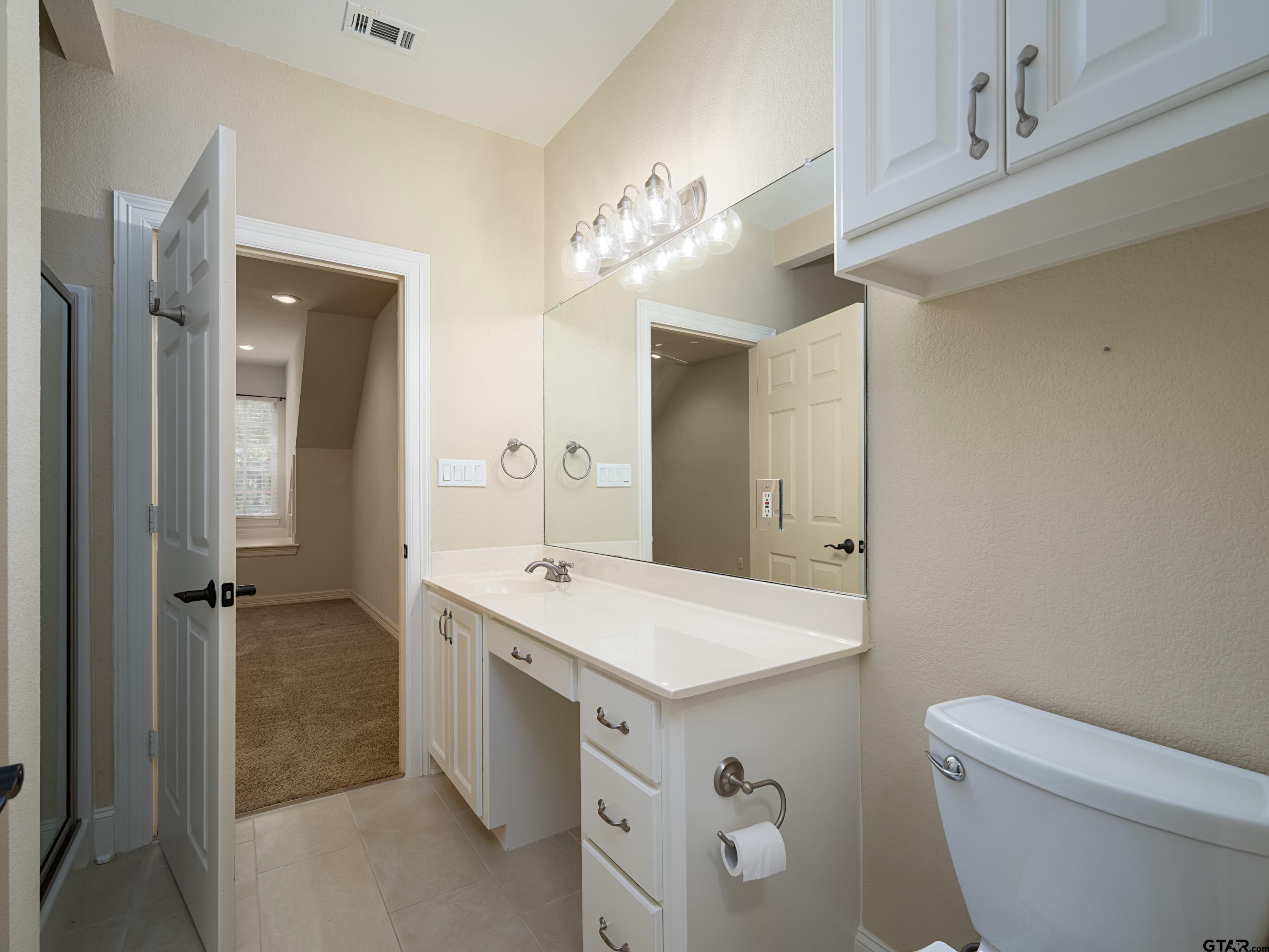 Tyler, Texas, 75703, United States, 4 Bedrooms Bedrooms, ,4 BathroomsBathrooms,Residential,For Sale,1970212