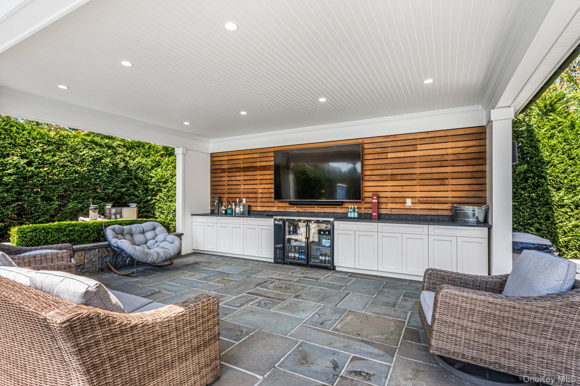  25 Boyd Drive, Westbury, NY, 11590 - 物件實景