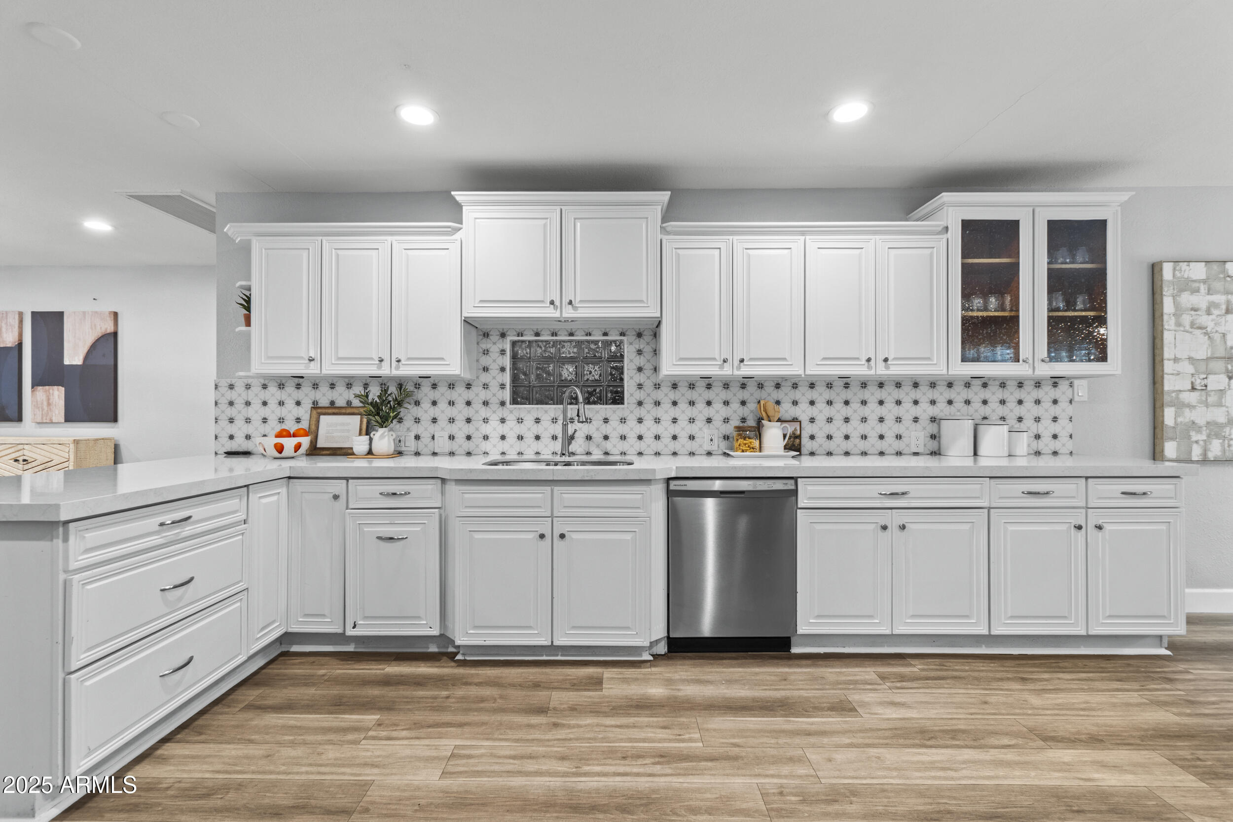 Phoenix, Arizona, 85018, United States, 6 Bedrooms Bedrooms, ,4 BathroomsBathrooms,Residential,For Sale,2002076