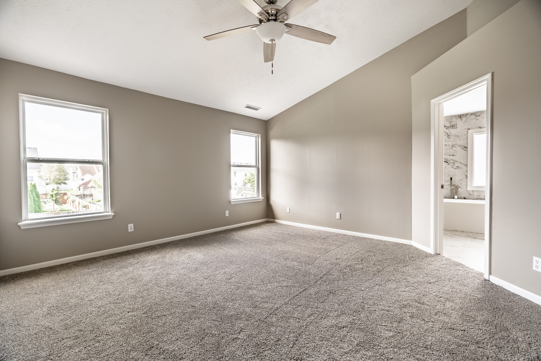  Beautifully Remodeled Geist-Area 4 Bedroom Home - 物件實景