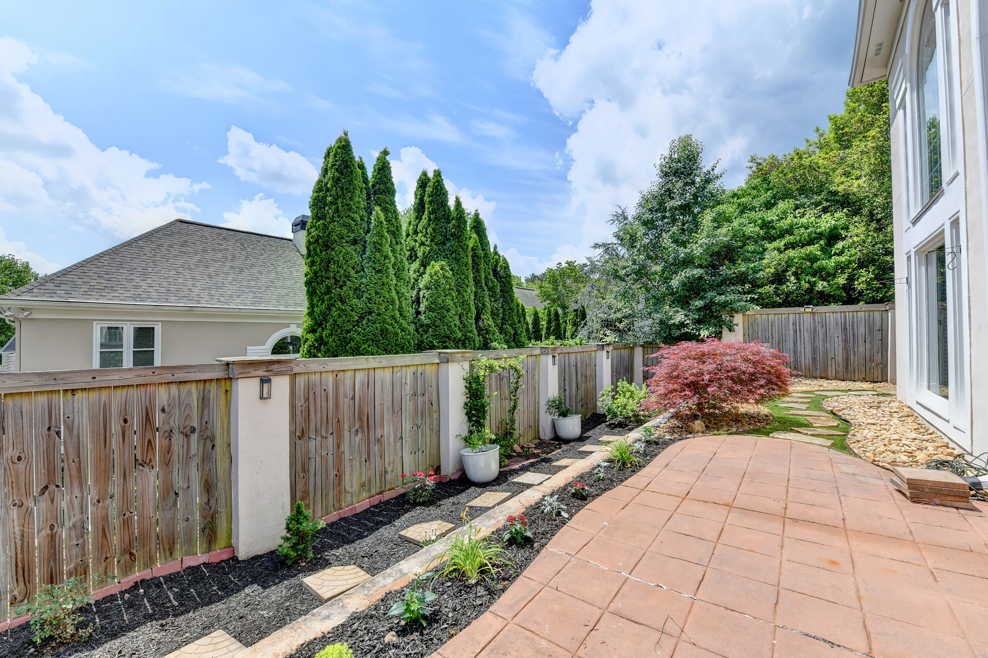  Charming Home Located In A Sought-After Swim And Tennis Community - 物件實景