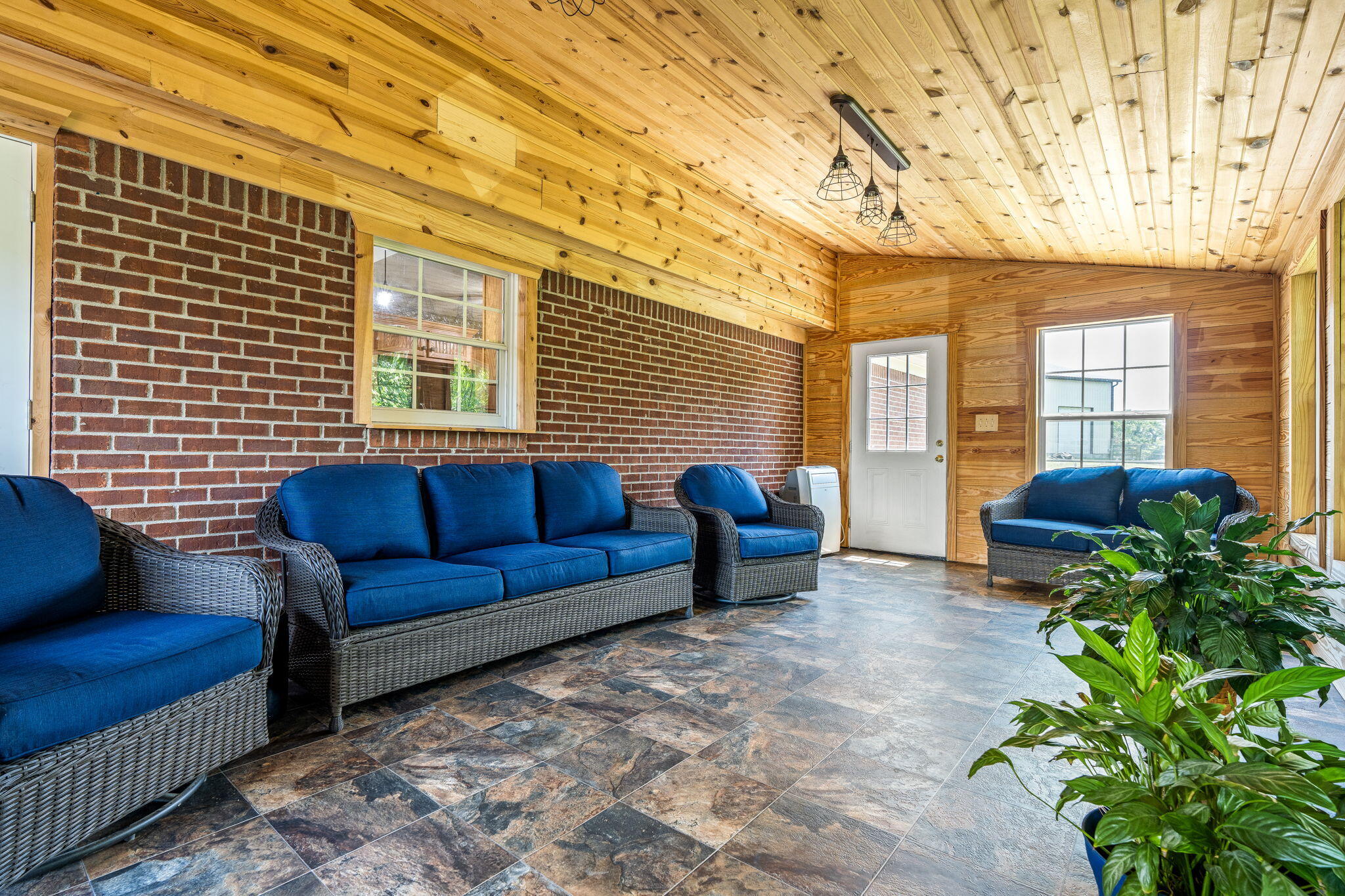 Waddy, Kentucky, 40076, United States, 3 Bedrooms Bedrooms, ,2 BathroomsBathrooms,Residential,For Sale,1979583