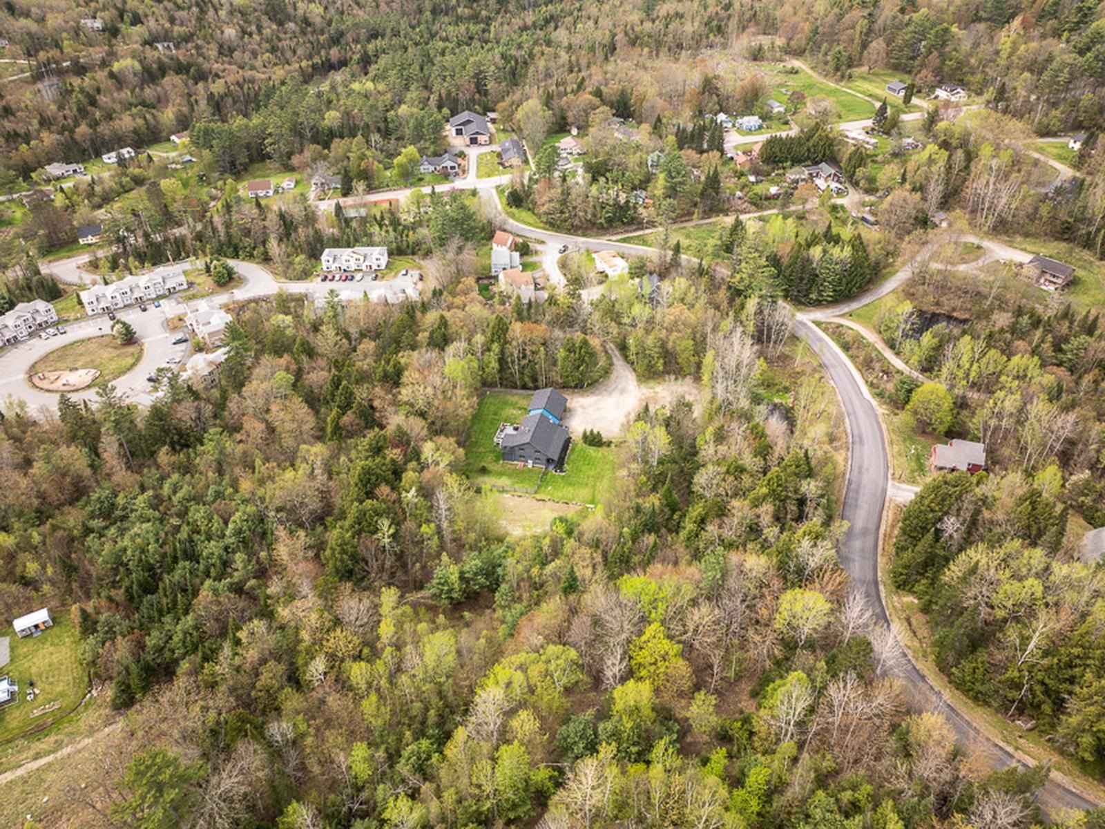 Littleton, New Hampshire, 03561, United States, 5 Bedrooms Bedrooms, ,2 BathroomsBathrooms,Residential,For Sale,1820898