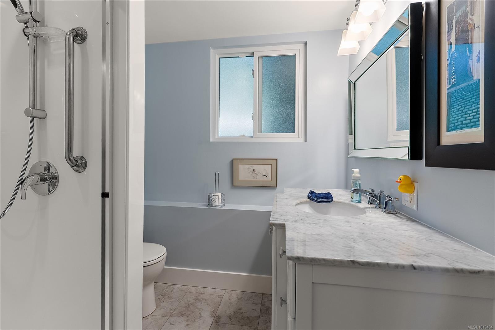 NORTH SAANICH, British Columbia, V8L 5J4, CA, 5 Bedrooms Bedrooms, ,Residential,For Sale,1950110