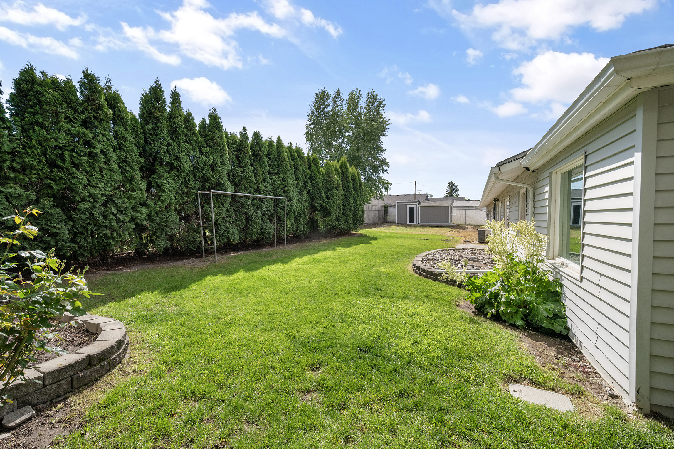  Beautifully Maintained 1960s Home - 物件實景