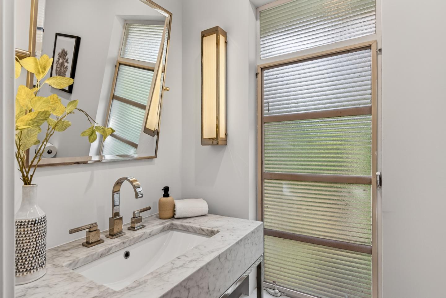 Hillsborough, California, 94010, United States, 3 Bedrooms Bedrooms, ,4 BathroomsBathrooms,Residential,For Sale,1989109