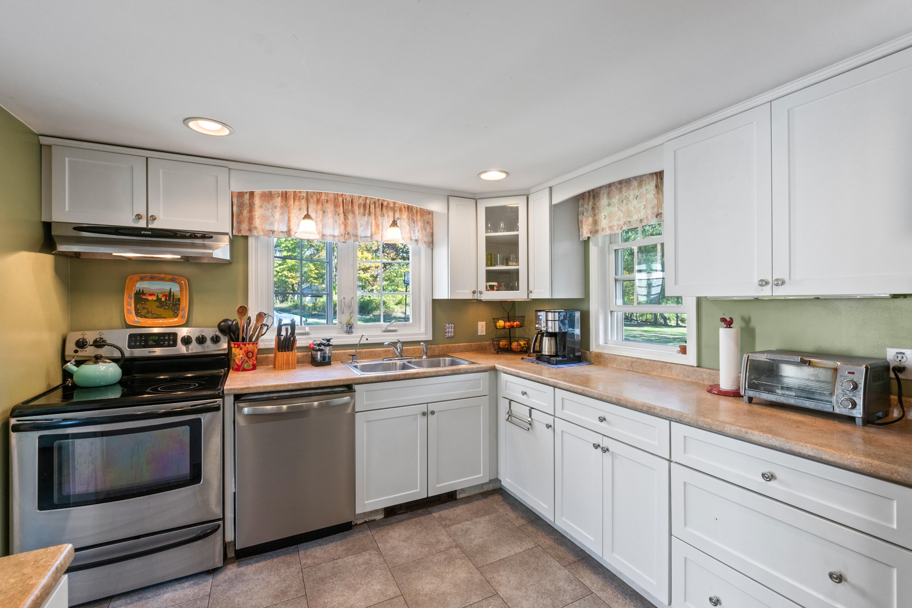 Eliot, Maine, 03903, United States, 4 Bedrooms Bedrooms, ,2 BathroomsBathrooms,Residential,For Sale,1977194