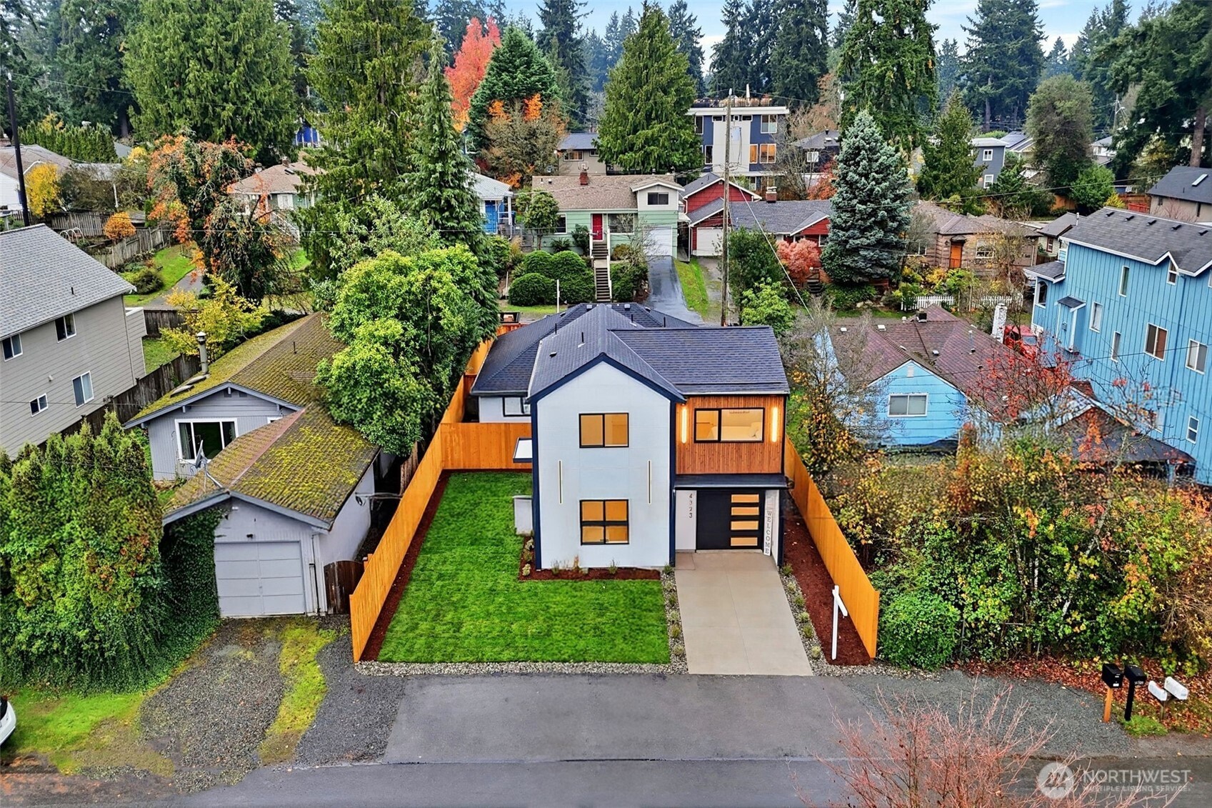 Seattle, Washington, 98133, United States, 3 Bedrooms Bedrooms, ,2 BathroomsBathrooms,Residential,For Sale,1992896