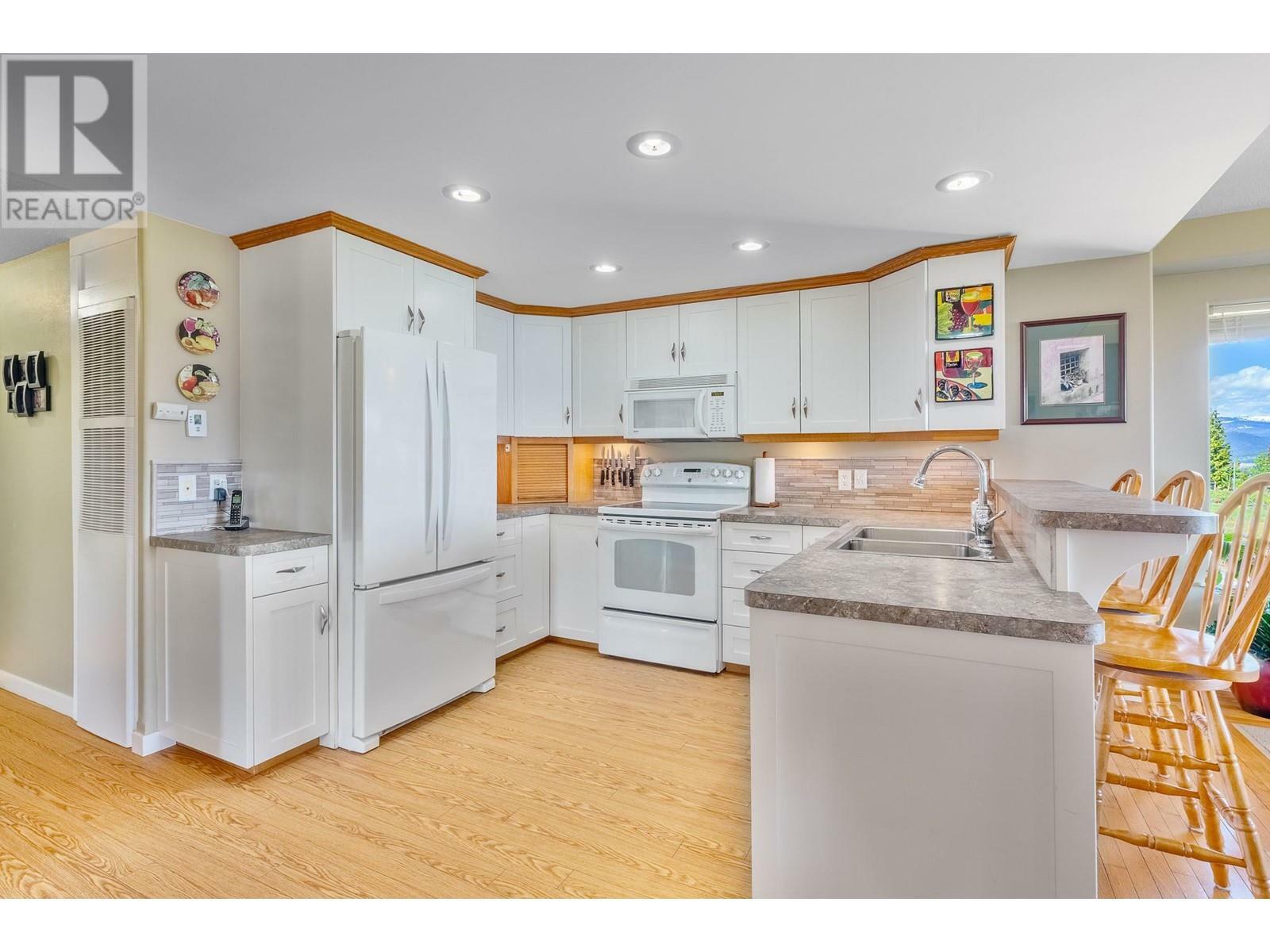 SALMON ARM, British Columbia, V1E 3A4, CA, 4 Bedrooms Bedrooms, ,2 BathroomsBathrooms,Residential,For Sale,1838776