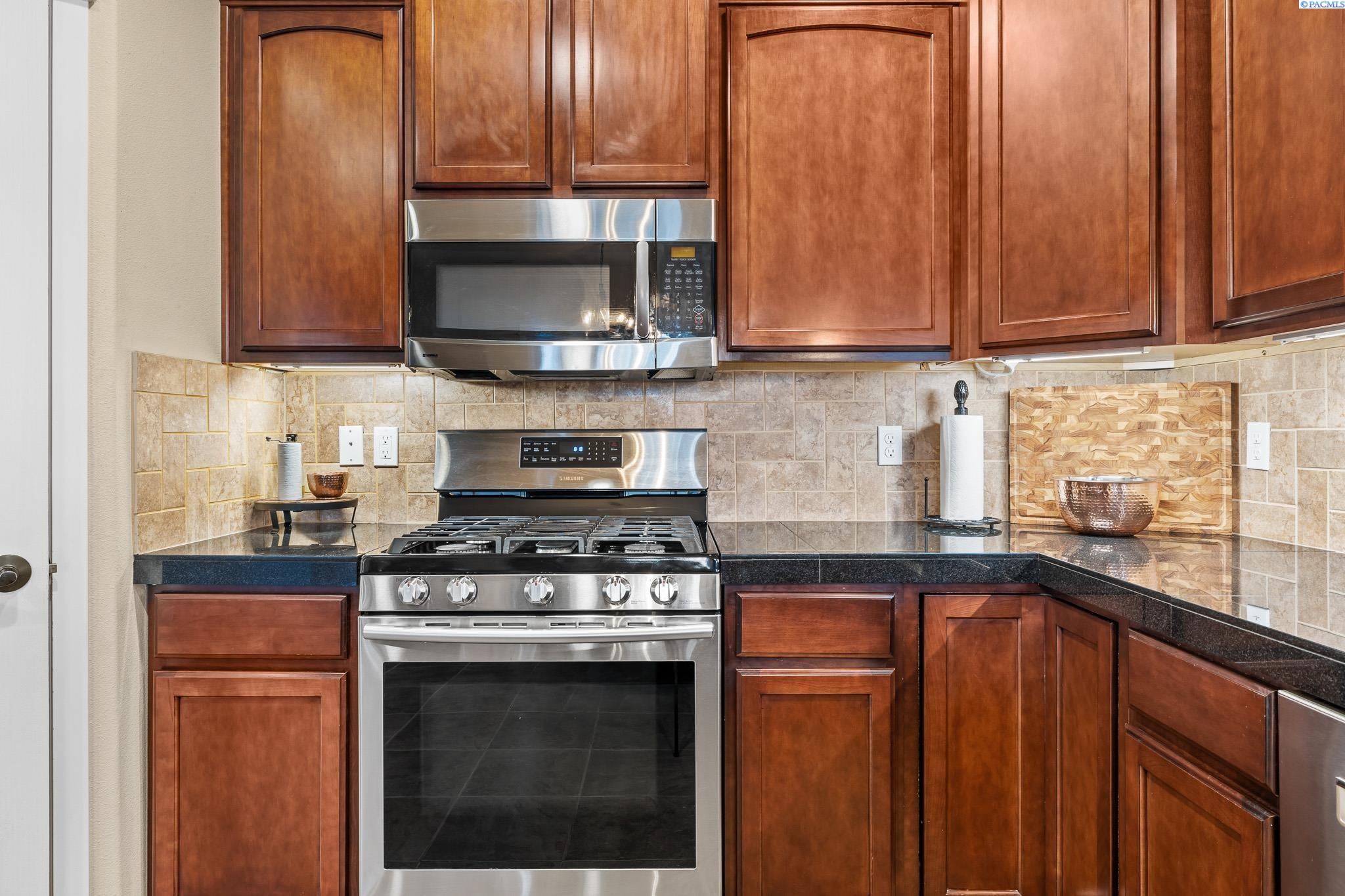 Kennewick, Washington, 99338, United States, 4 Bedrooms Bedrooms, ,3 BathroomsBathrooms,Residential,For Sale,1982934