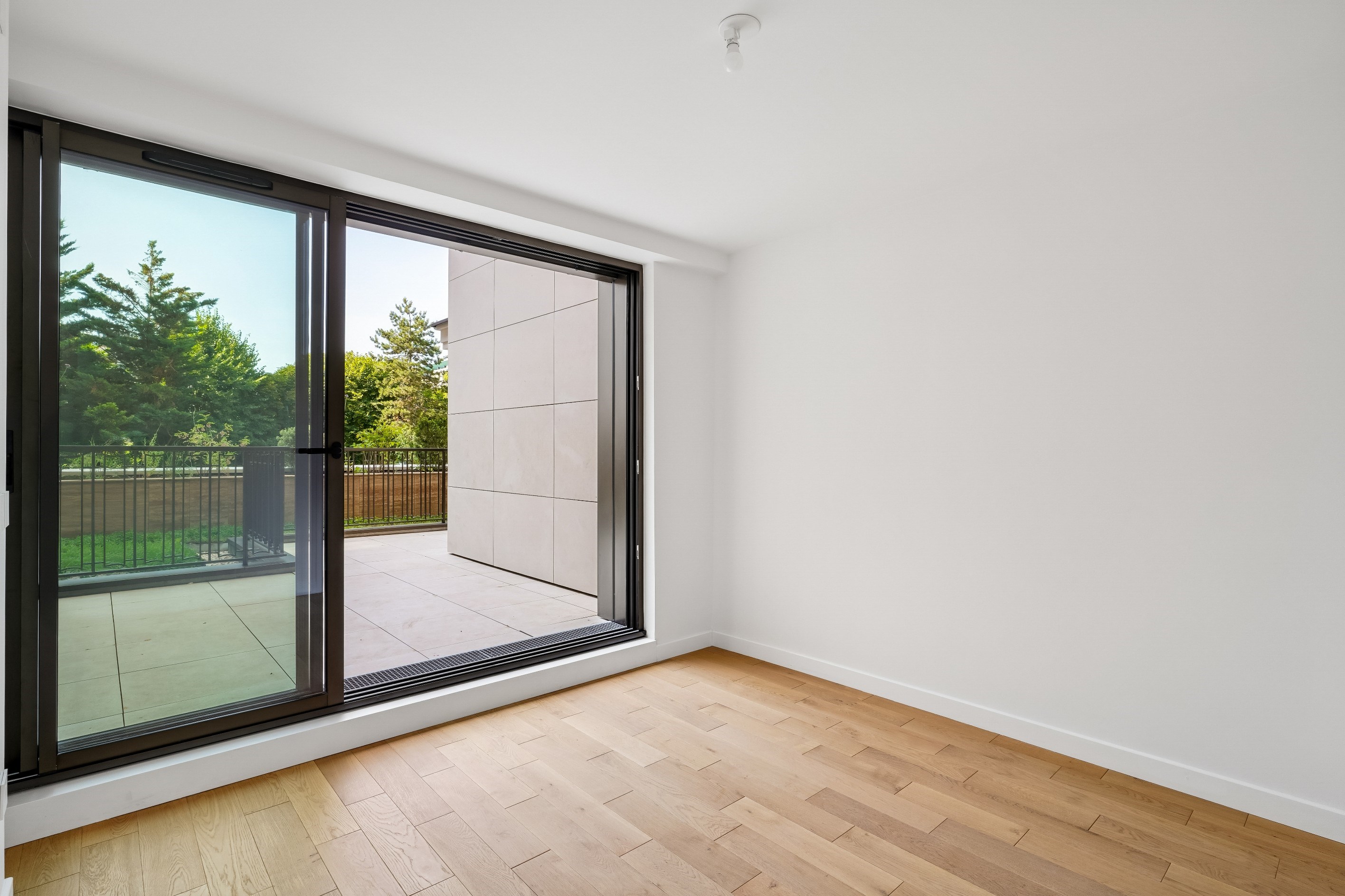  3-ROOM APARTMENT / SINGLE-LEVEL TERRACE - 物件實景