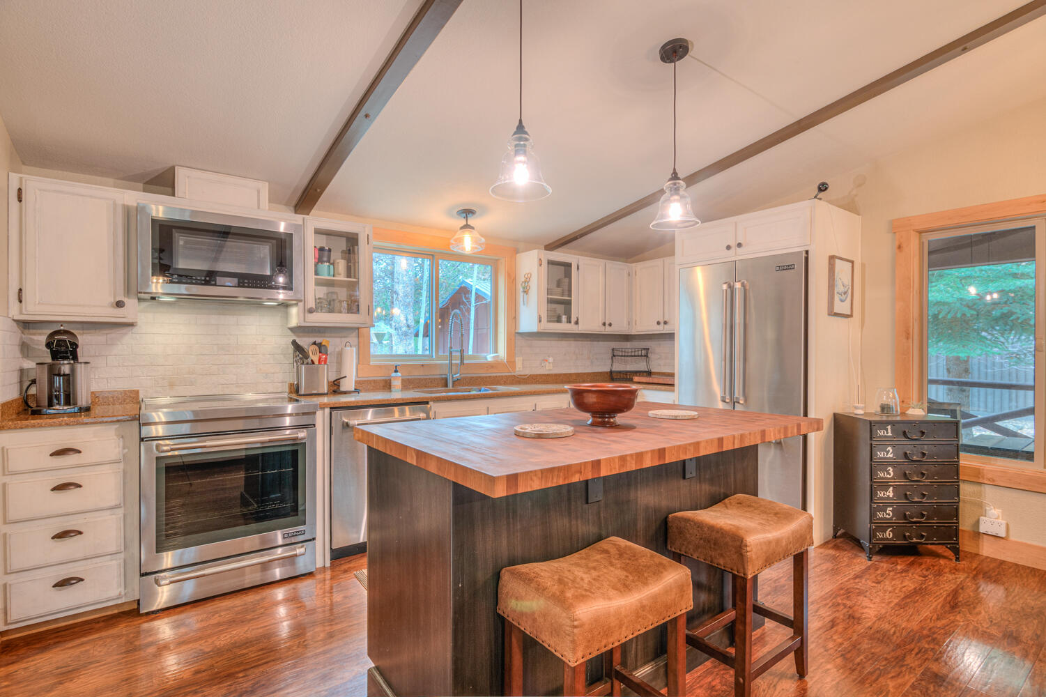 Bend, Oregon, 97707, United States, 2 Bedrooms Bedrooms, ,2 BathroomsBathrooms,Residential,For Sale,2000386