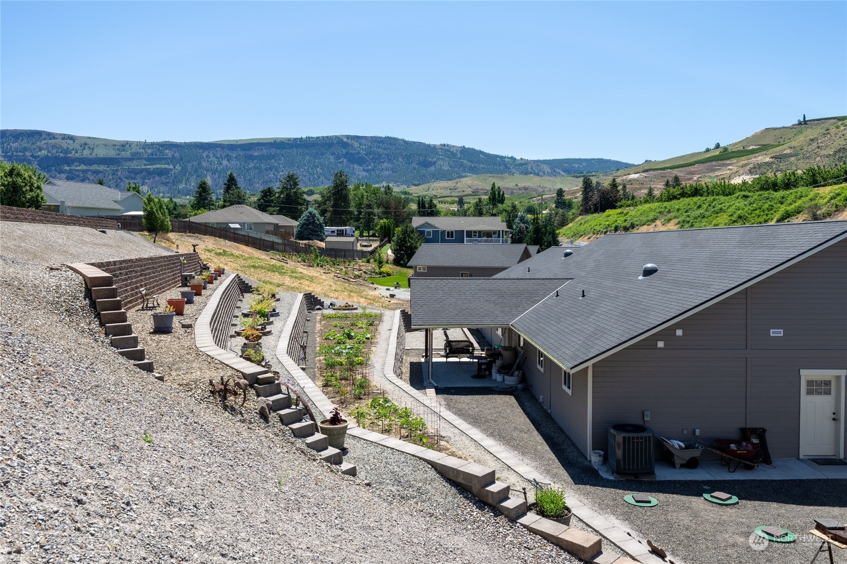 Malaga, Washington, 98828, United States, 3 Bedrooms Bedrooms, ,2 BathroomsBathrooms,Residential,For Sale,1898843