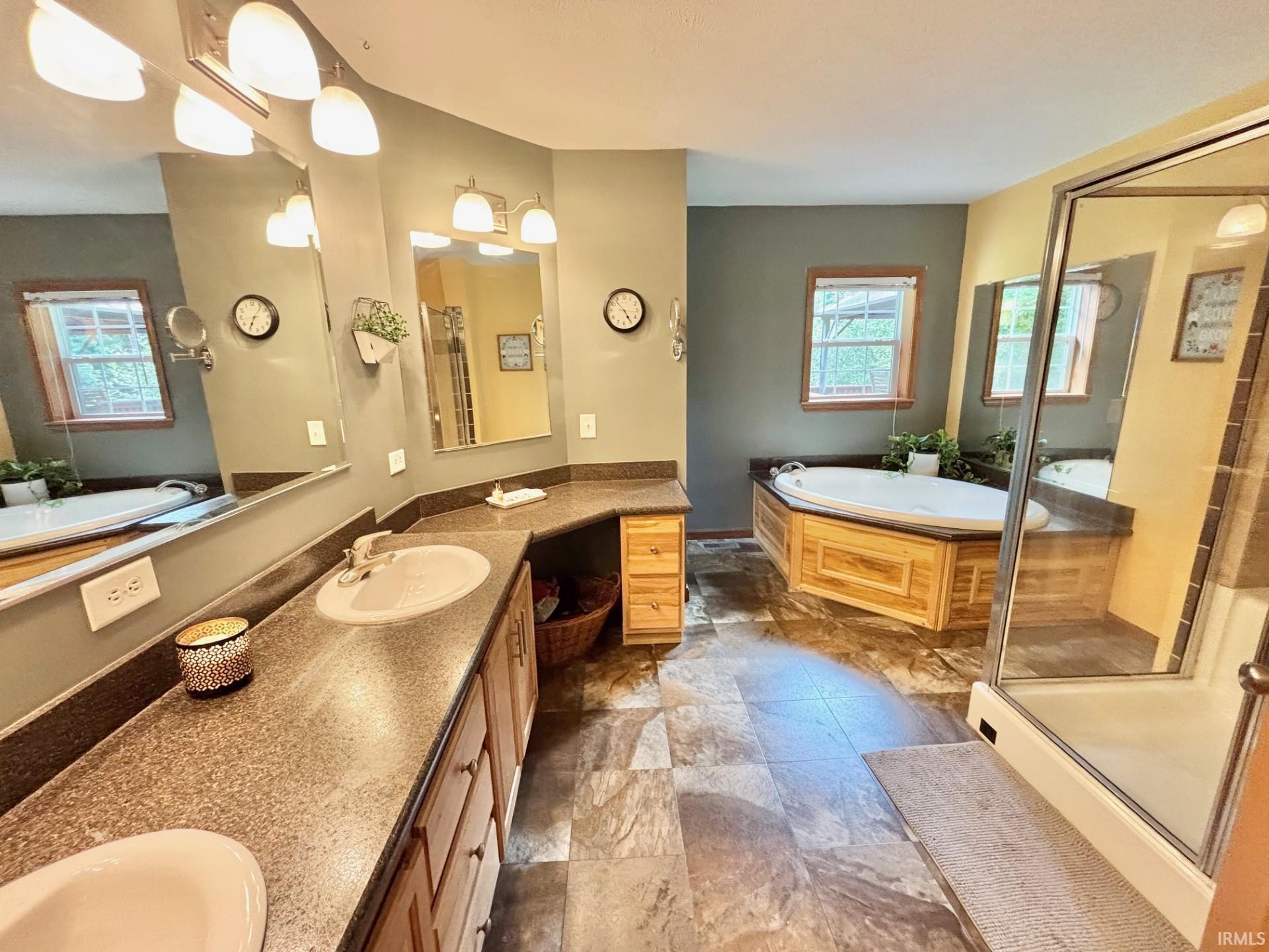 Bloomington, Indiana, 47403, United States, 3 Bedrooms Bedrooms, ,2 BathroomsBathrooms,Residential,For Sale,1904289