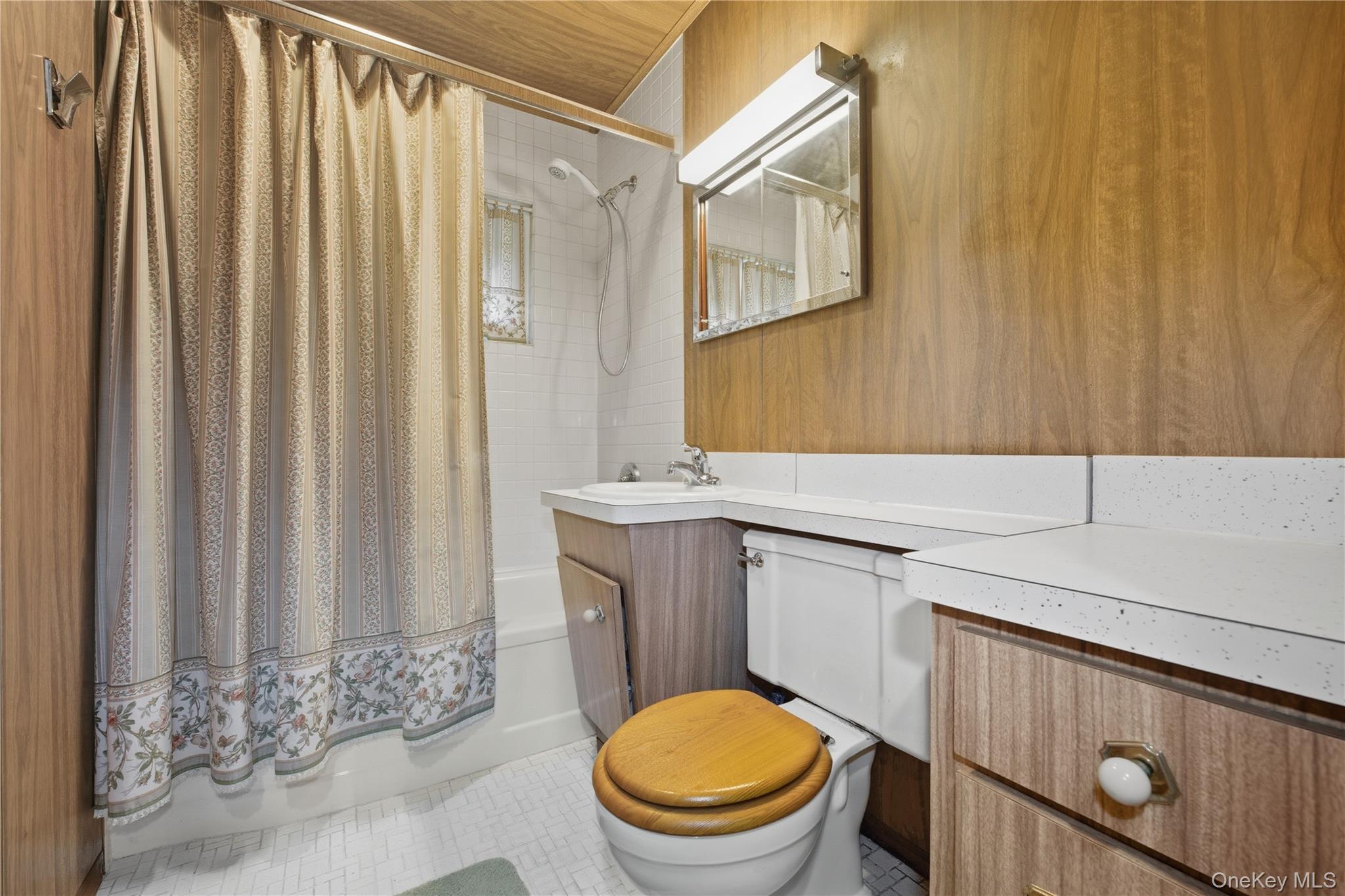 Levittown, New York, 11756, United States, 4 Bedrooms Bedrooms, ,1 BathroomBathrooms,Residential,For Sale,1987687