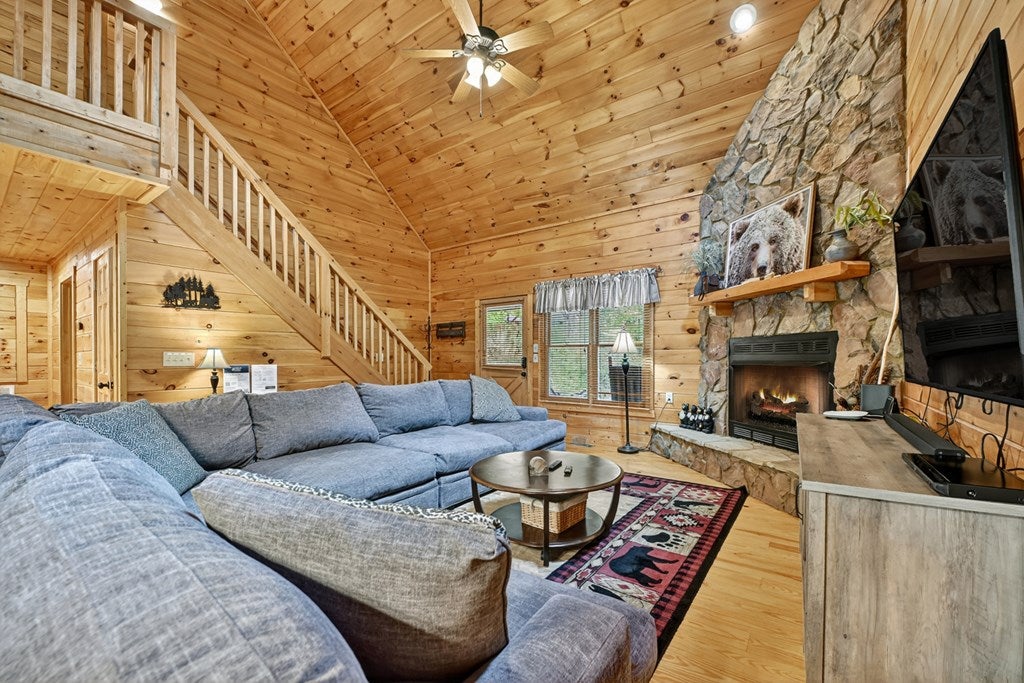 Ellijay, Georgia, 30540, United States, 3 Bedrooms Bedrooms, ,3 BathroomsBathrooms,Residential,For Sale,1916949