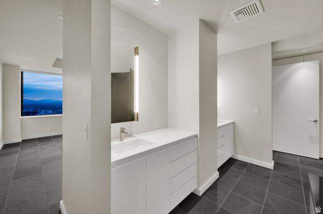 Salt Lake City, Utah, 84101, United States, 3 Bedrooms Bedrooms, ,4 BathroomsBathrooms,Residential,For Sale,2005313