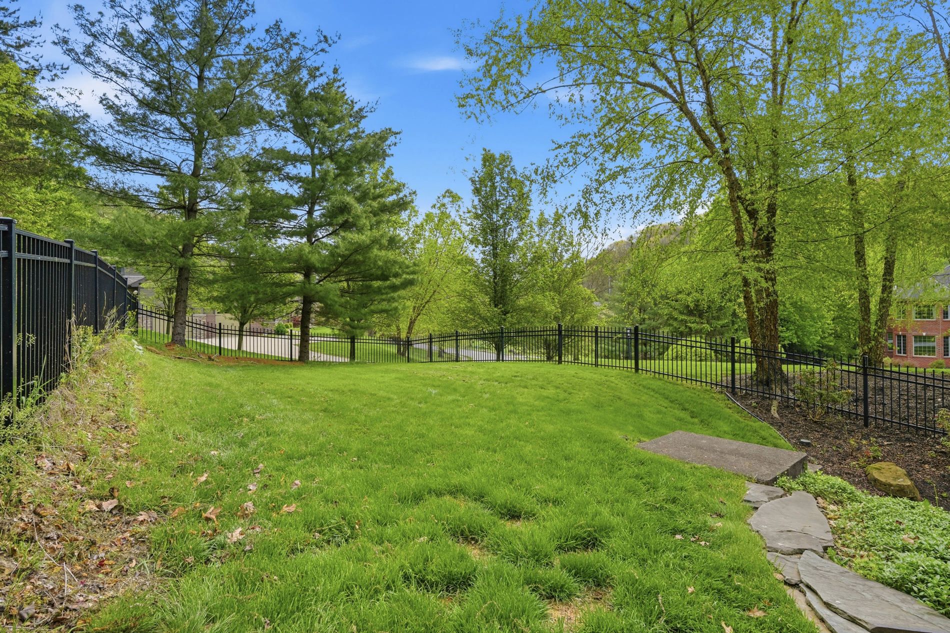  1560 Barrington Drive - 物件實景