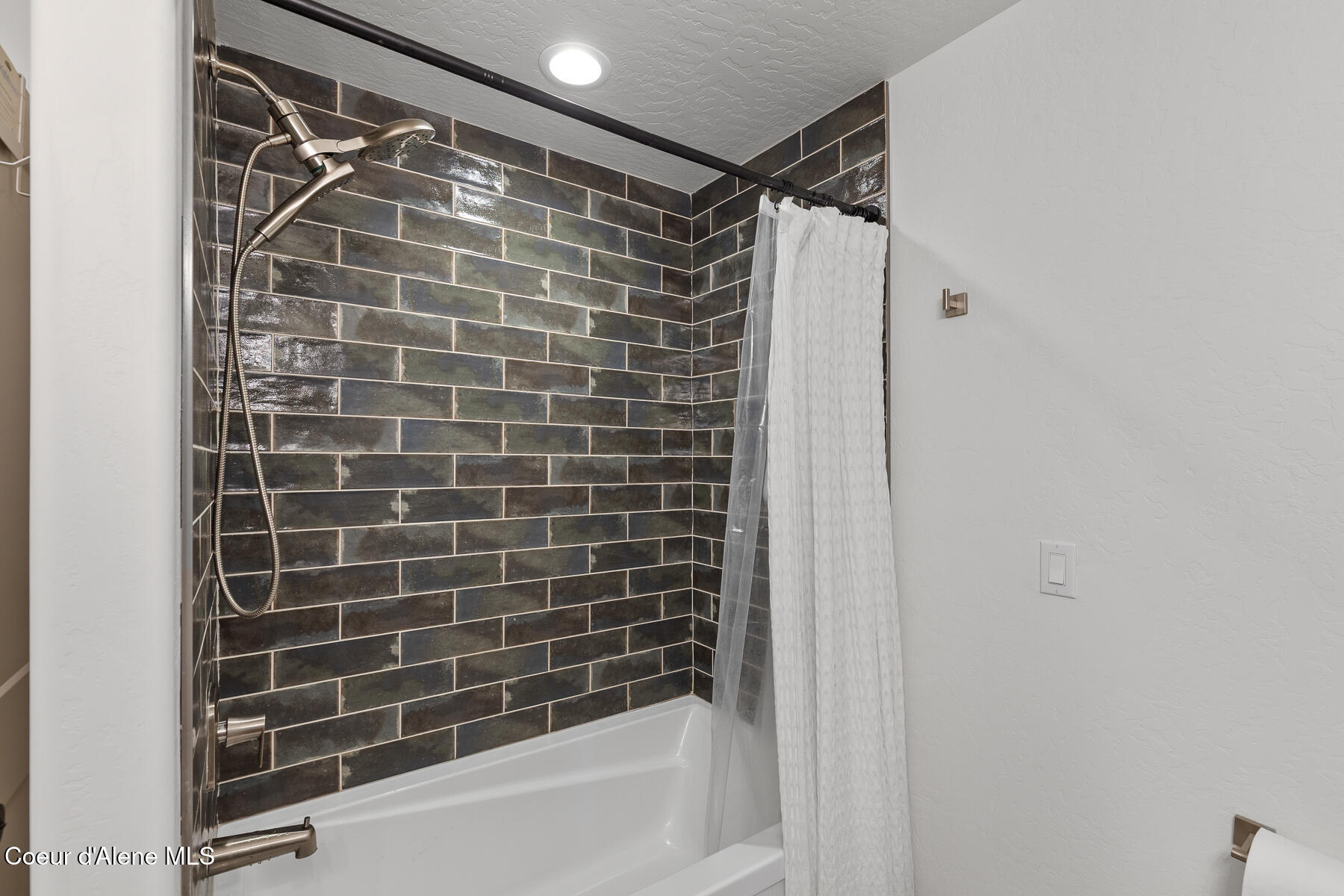 Coeur d'Alene, Idaho, 83814, United States, 3 Bedrooms Bedrooms, ,2 BathroomsBathrooms,Residential,For Sale,2049442