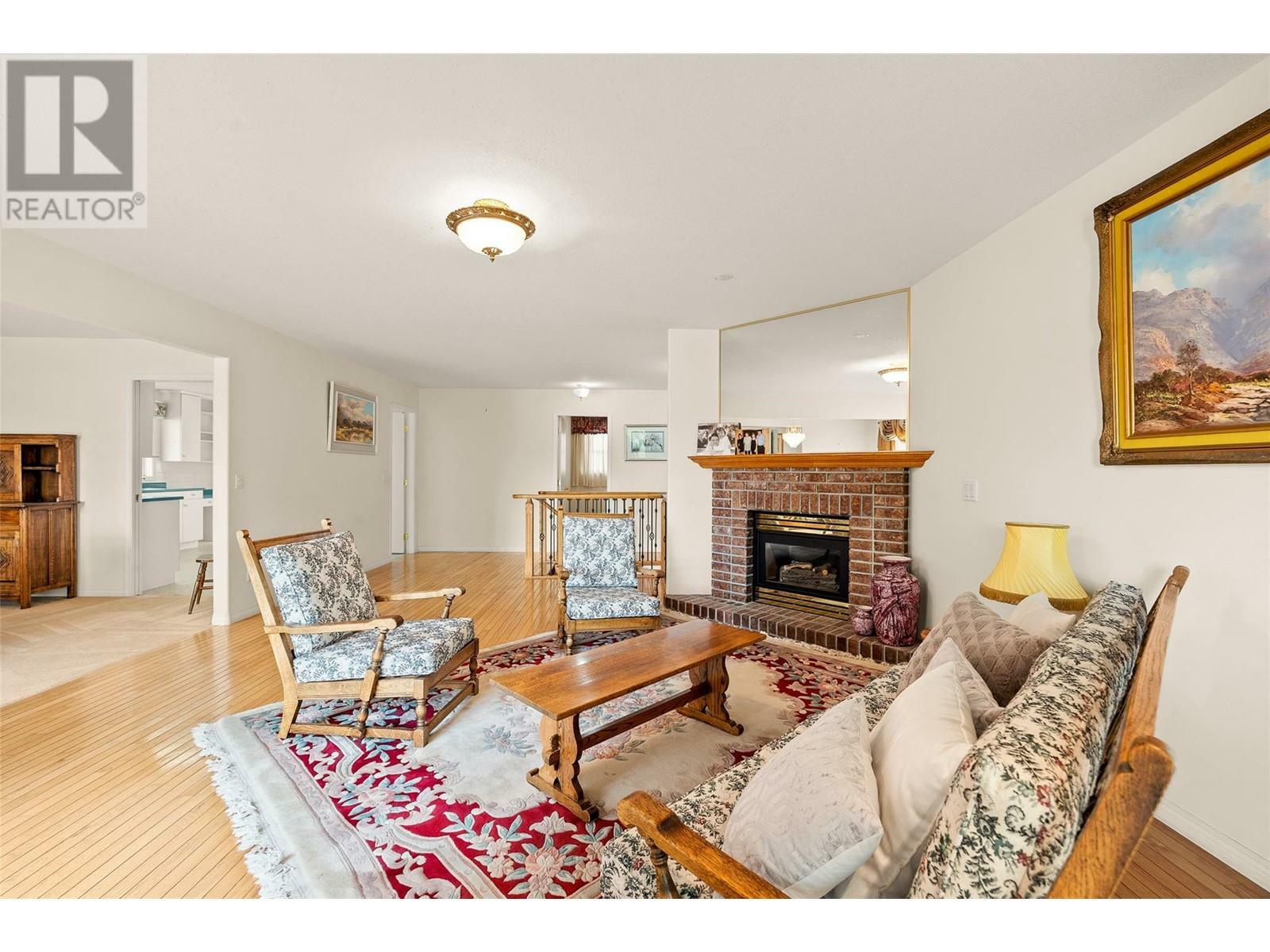 KELOWNA, British Columbia, V1V 1X3, CA, 4 Bedrooms Bedrooms, ,3 BathroomsBathrooms,Residential,For Sale,1876353