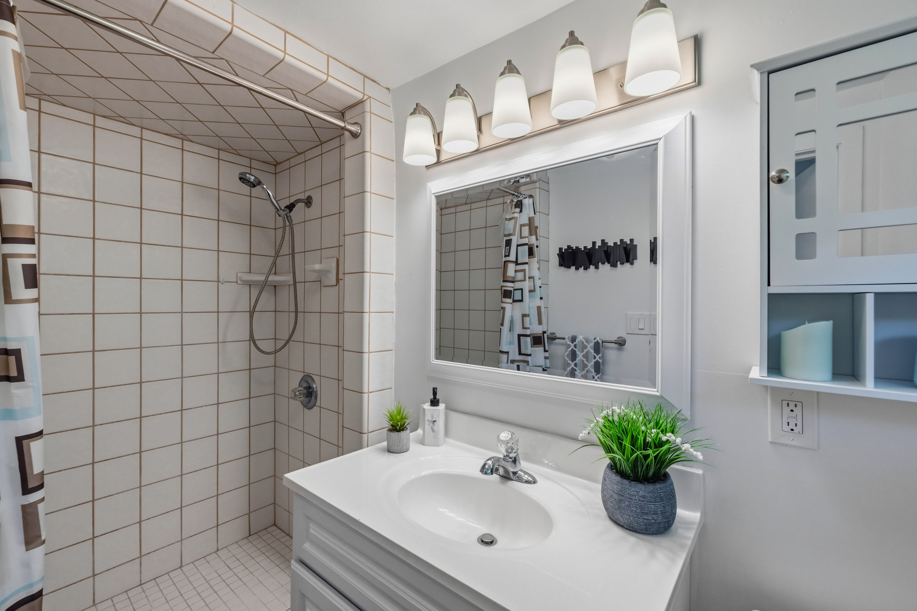  4058 El Bosque Drive - 物件實景