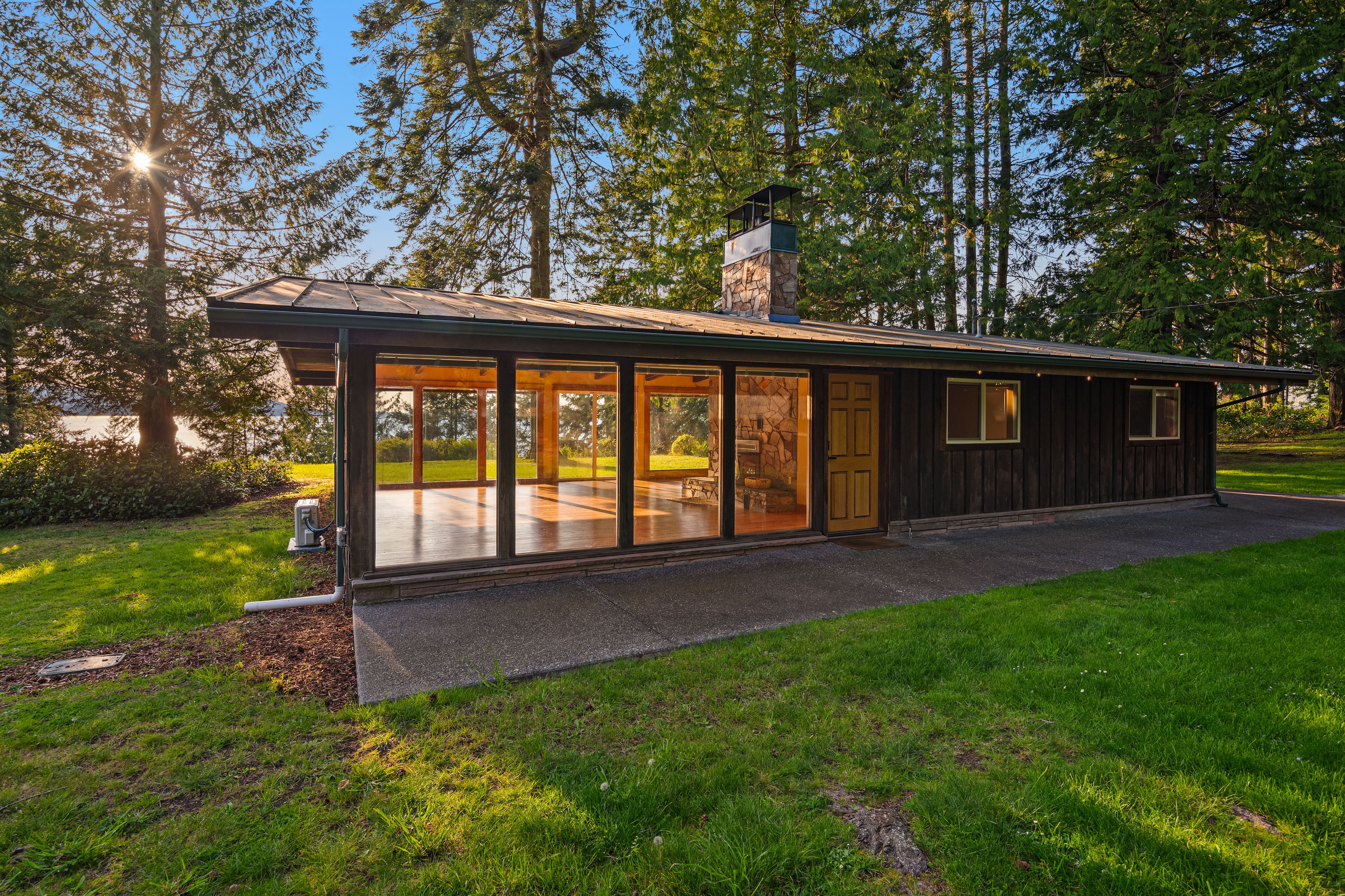 6256 Neupert Rd, Freeland, WA 98249