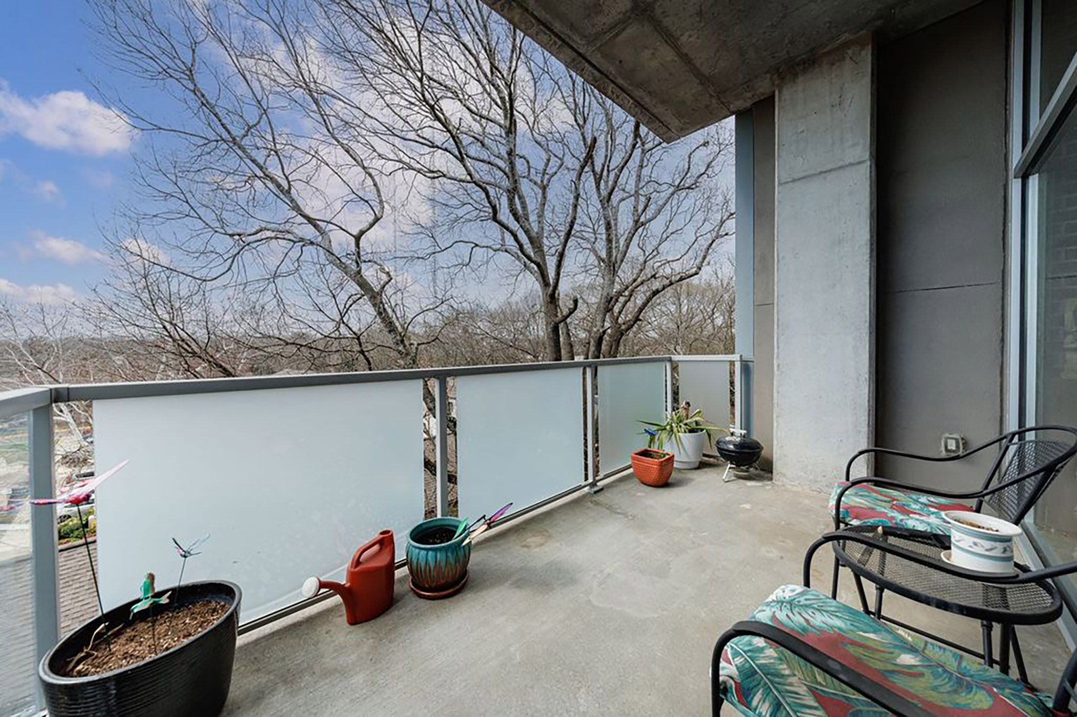  Soaring Ceilings, Industrial Design and an Ideal Intown Location - 物件實景