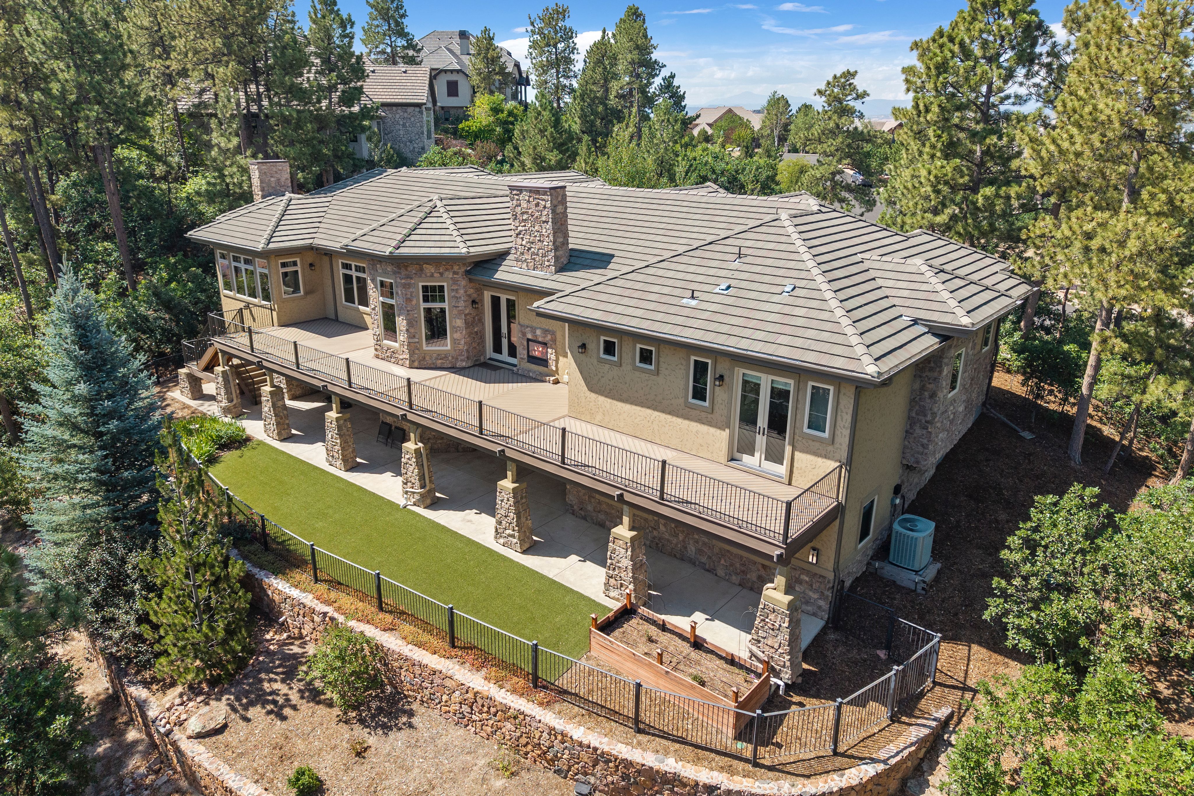 Spectacular custom ranch with a walk-out finished basement - 物件實景