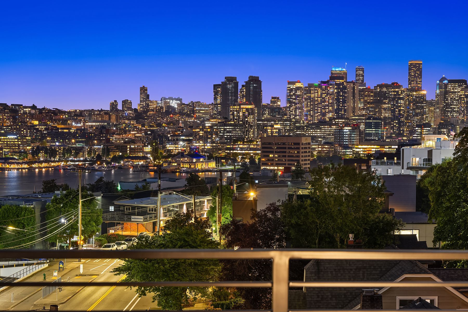  2011 Dexter Ave N Unit #A, Seattle, WA 98109 - 物件實景