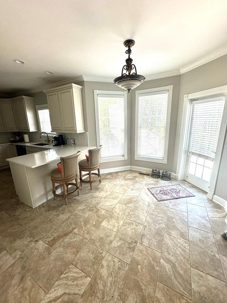 Prestonsburg, Kentucky, 41653, United States, 4 Bedrooms Bedrooms, ,4 BathroomsBathrooms,Residential,For Sale,1978376