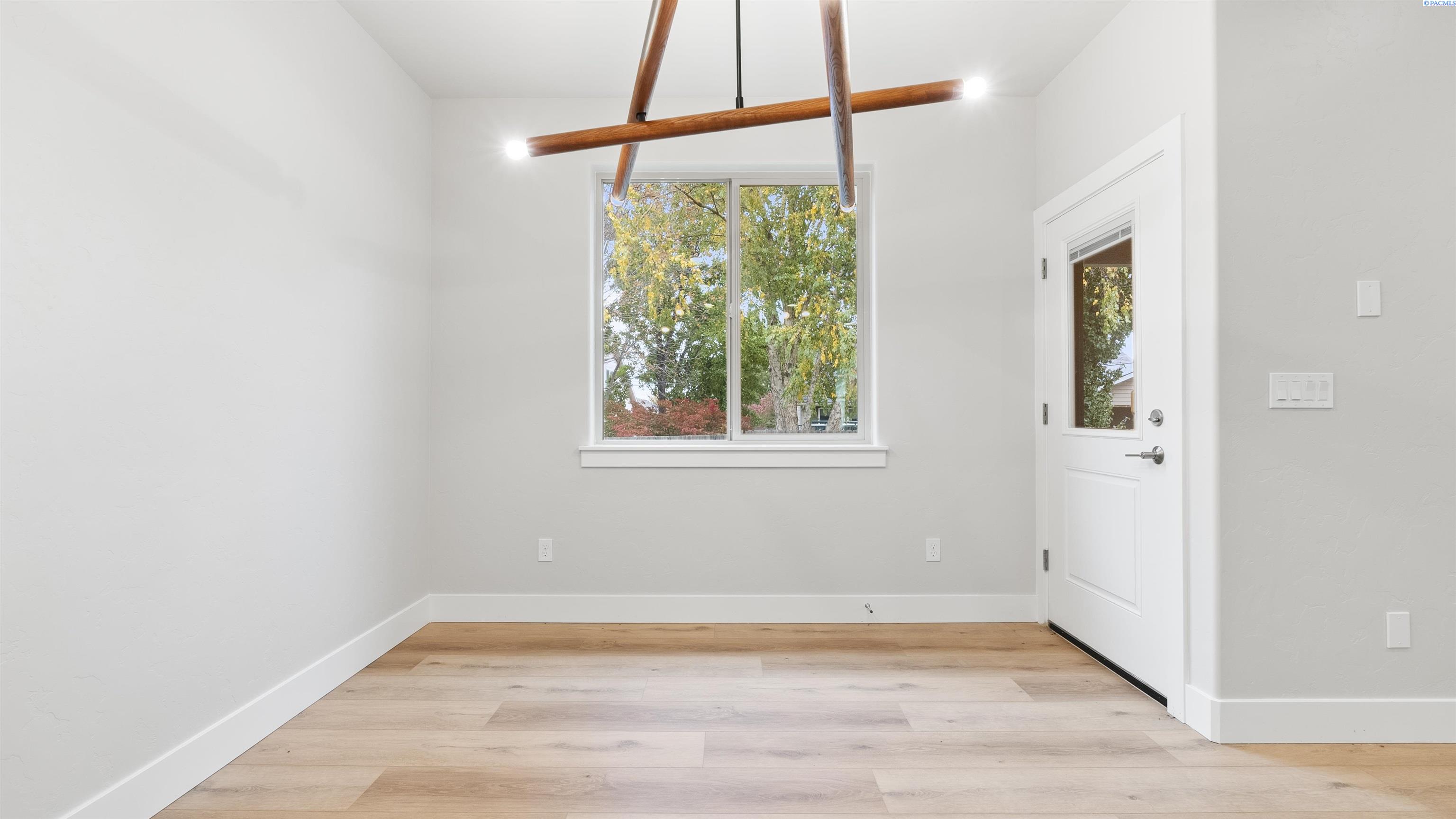 Richland, Washington, 99352, United States, 3 Bedrooms Bedrooms, ,2 BathroomsBathrooms,Residential,For Sale,1991742