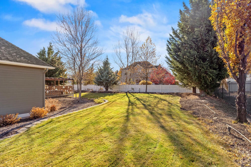 Klamath Falls, Oregon, 97601, United States, 3 Bedrooms Bedrooms, ,3 BathroomsBathrooms,Residential,For Sale,1848515