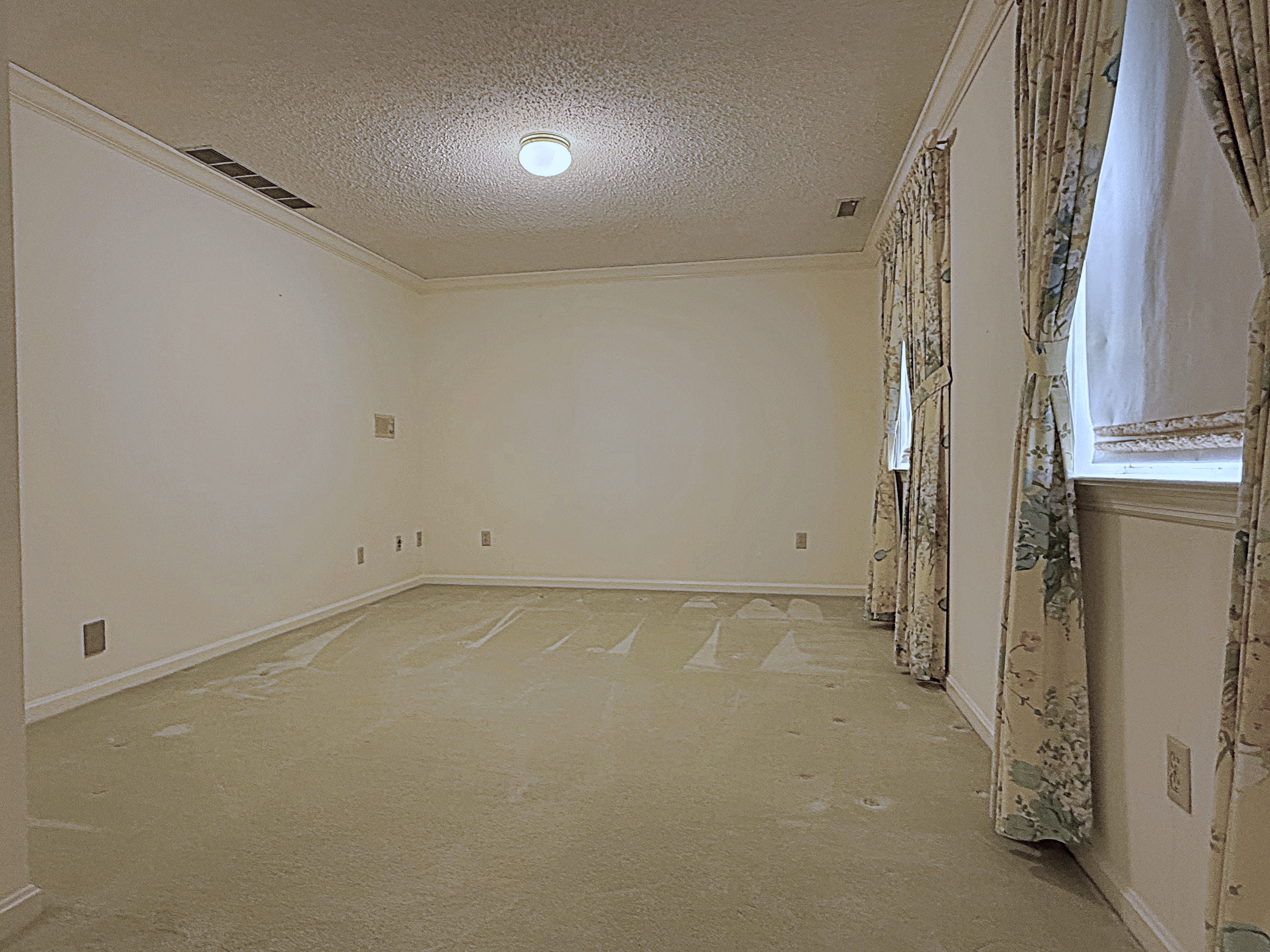 Loogootee, Indiana, 47553, United States, 3 Bedrooms Bedrooms, ,4 BathroomsBathrooms,Residential,For Sale,2002453