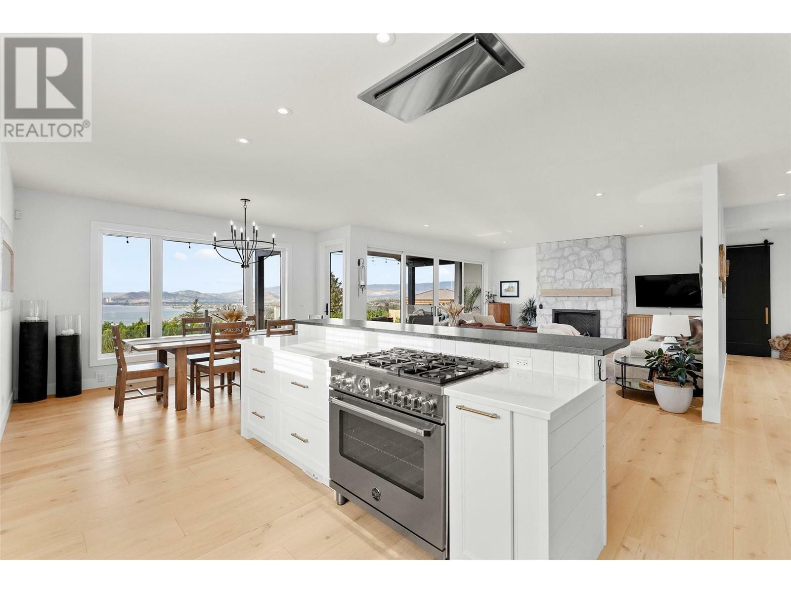 KELOWNA, British Columbia, V1W 4L1, CA, 4 Bedrooms Bedrooms, ,4 BathroomsBathrooms,Residential,For Sale,1838056