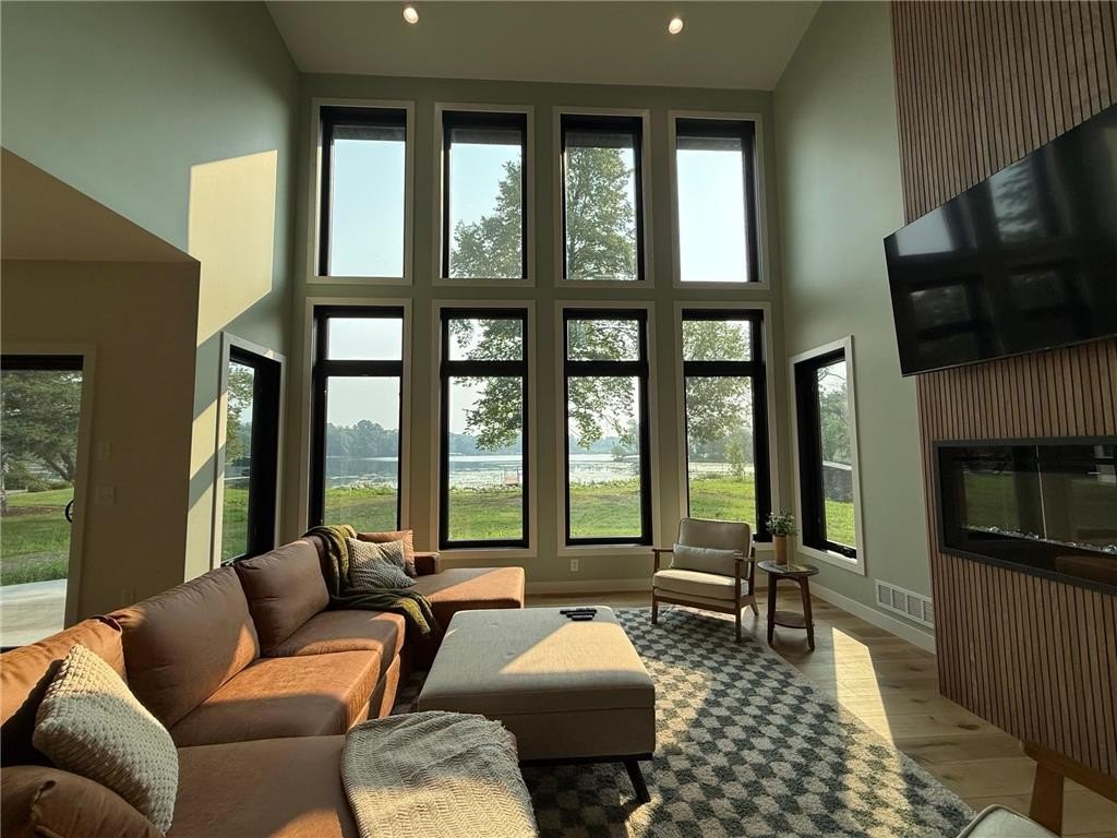 Alexandria, Minnesota, 56308, United States, 4 Bedrooms Bedrooms, ,2 BathroomsBathrooms,Residential,For Sale,2019044