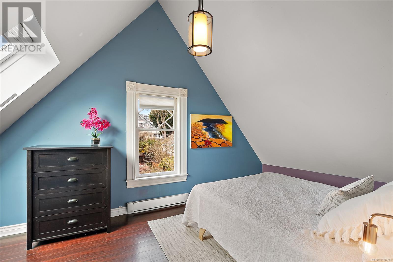 ESQUIMALT, British Columbia, V9A 5A9, CA, 2 Bedrooms Bedrooms, ,1 BathroomBathrooms,Residential,For Sale,1948185