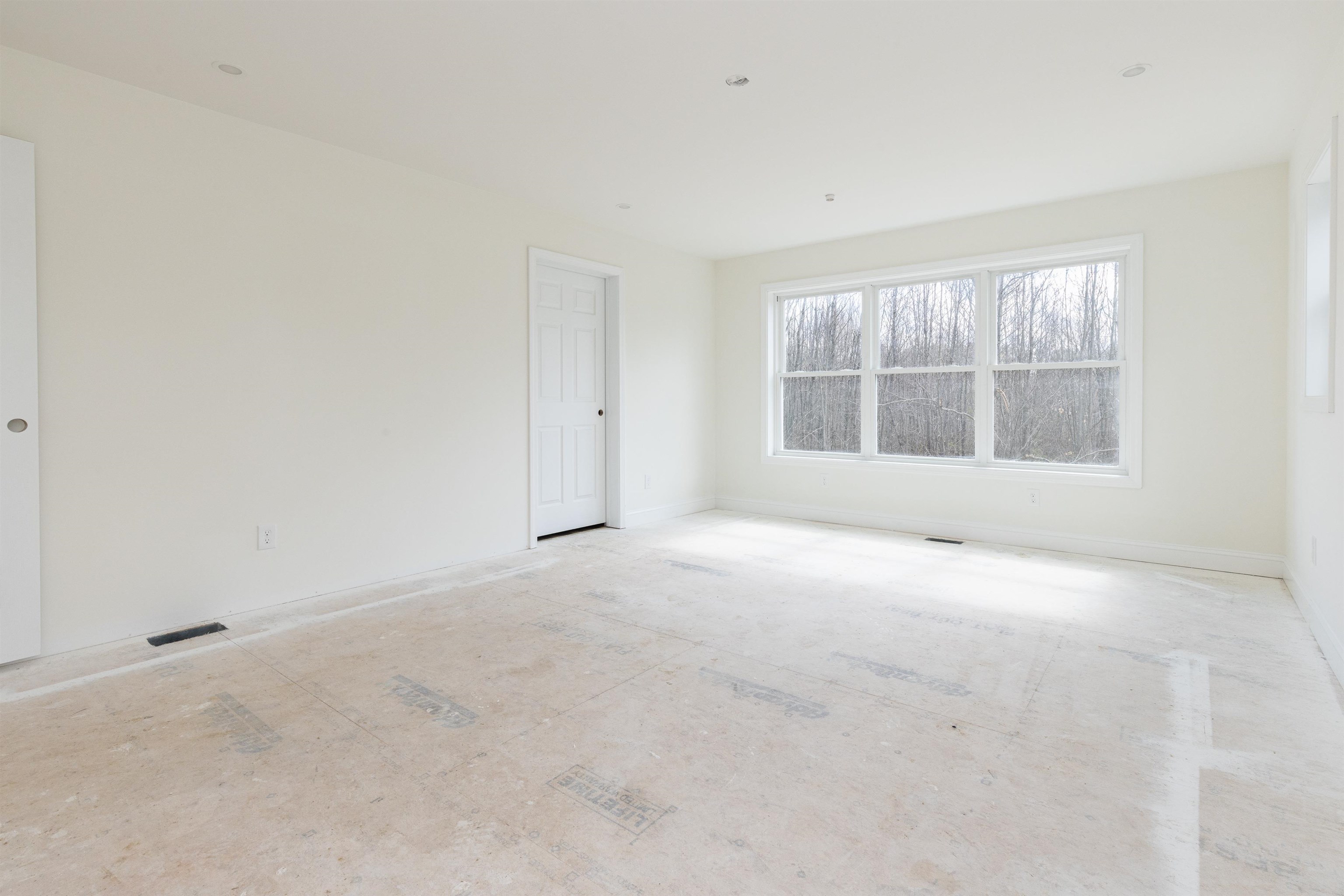 Lebanon, Maine, 04027, United States, 3 Bedrooms Bedrooms, ,3 BathroomsBathrooms,Residential,For Sale,1920819