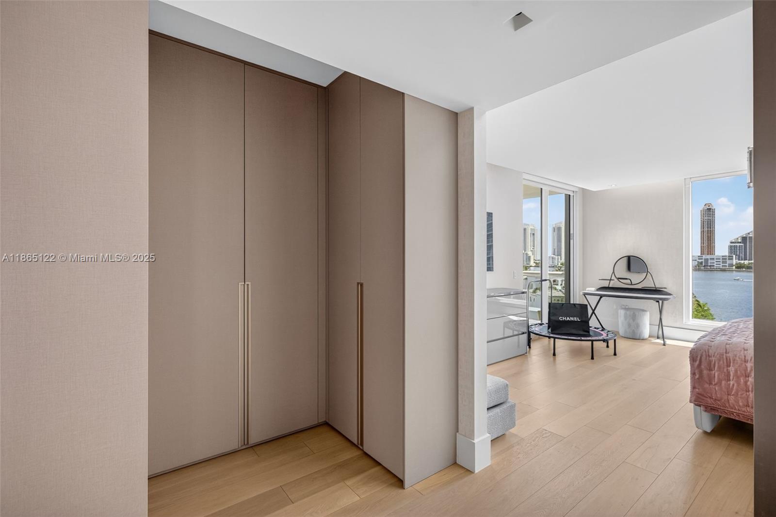 Aventura, Florida, 33160, United States, 3 Bedrooms Bedrooms, ,4 BathroomsBathrooms,Residential,For Sale,1942054