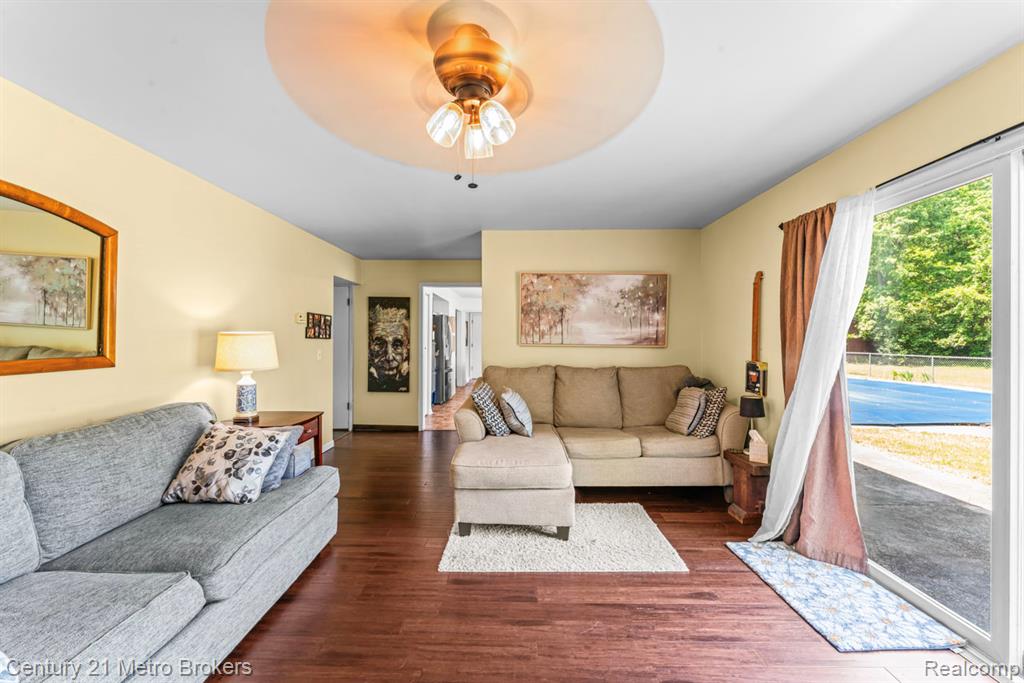 Lapeer, Michigan, 48446, United States, 4 Bedrooms Bedrooms, ,3 BathroomsBathrooms,Residential,For Sale,1982029