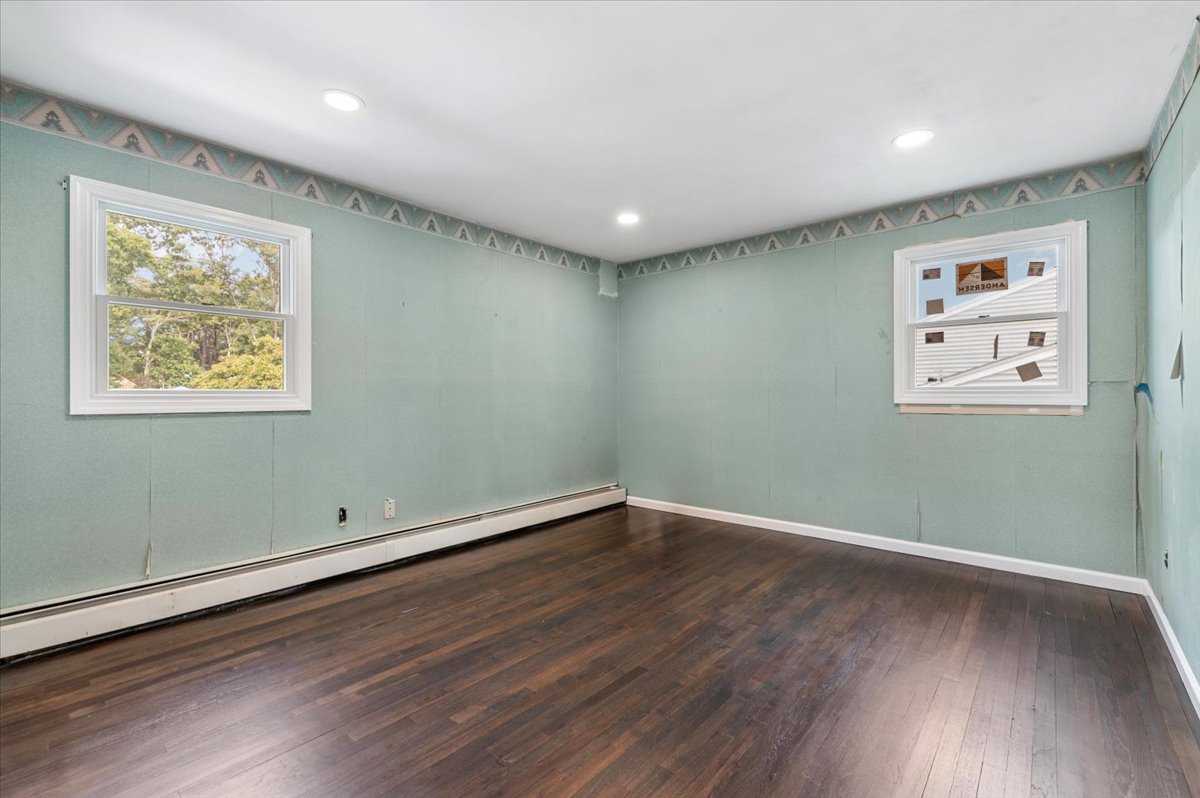 Sayville, New York, 11782, United States, 4 Bedrooms Bedrooms, ,3 BathroomsBathrooms,Residential,For Sale,1982763