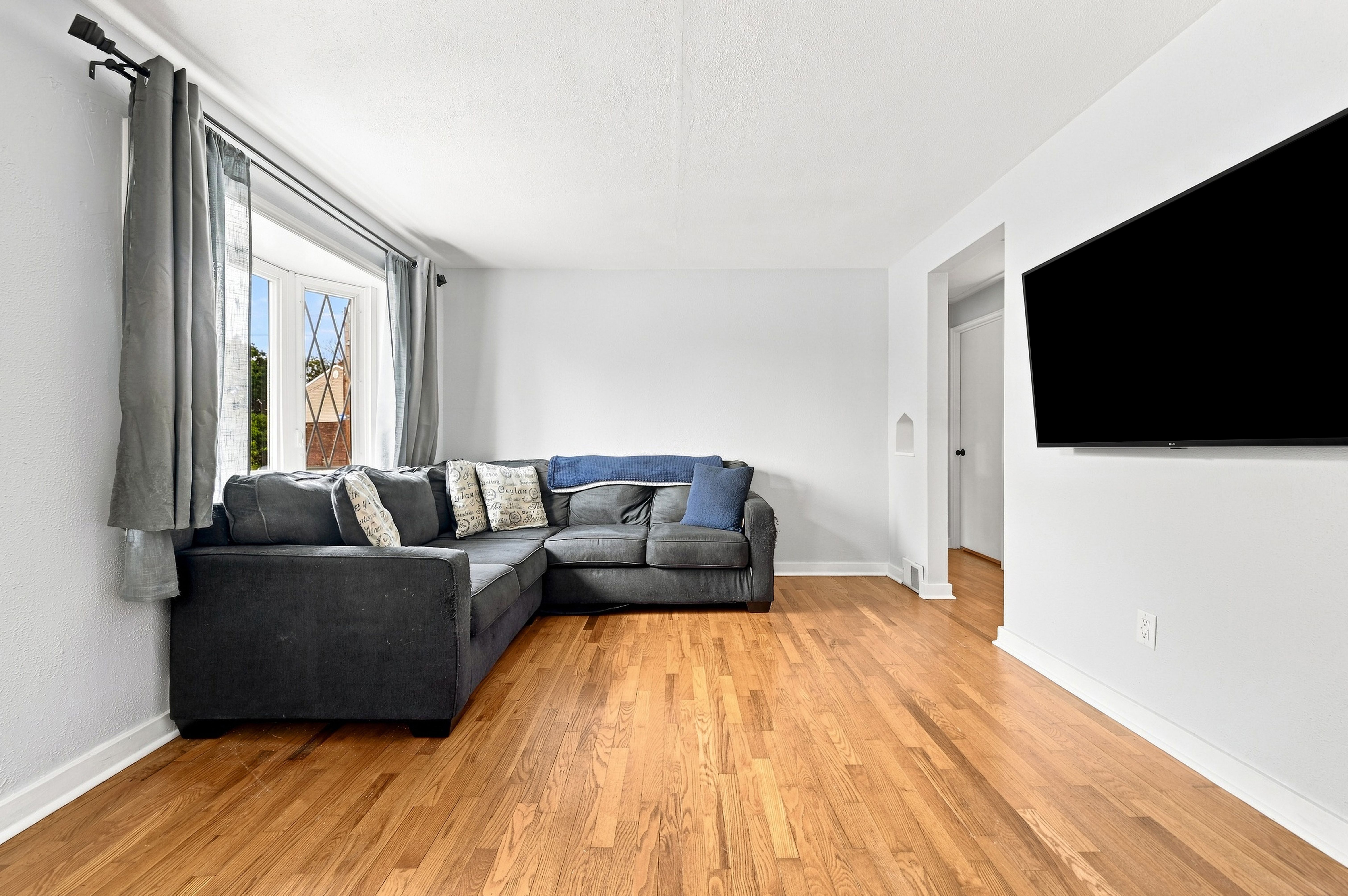  501 Sunnyland Avenue, Pittsburgh, PA 15227 - 物件實景