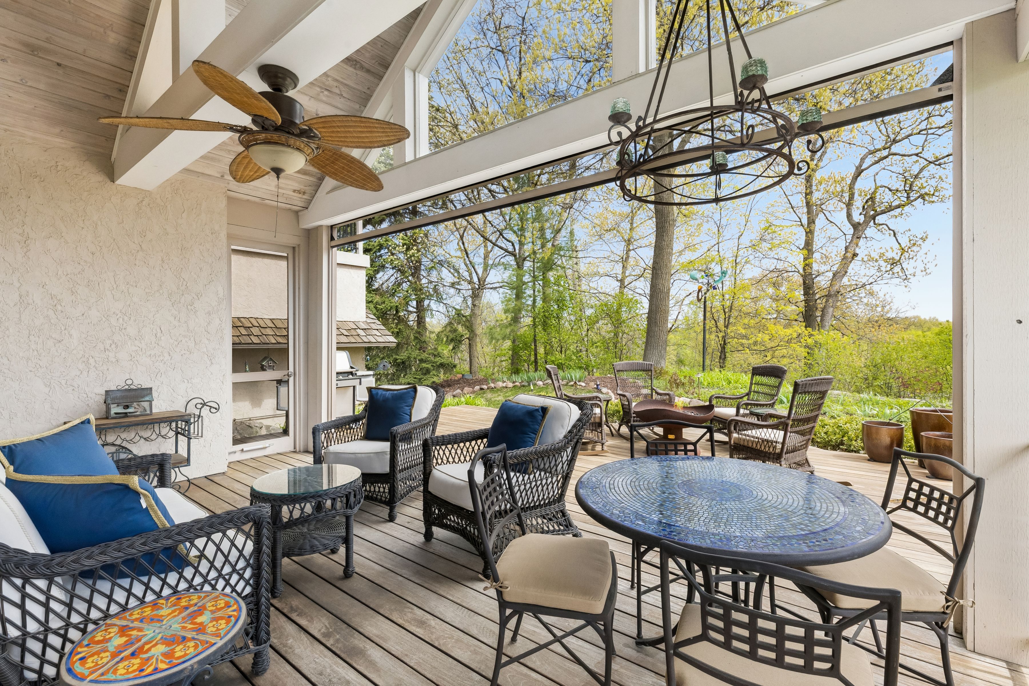  Graceful Executive Living in a Serene Edina Setting - 物件實景