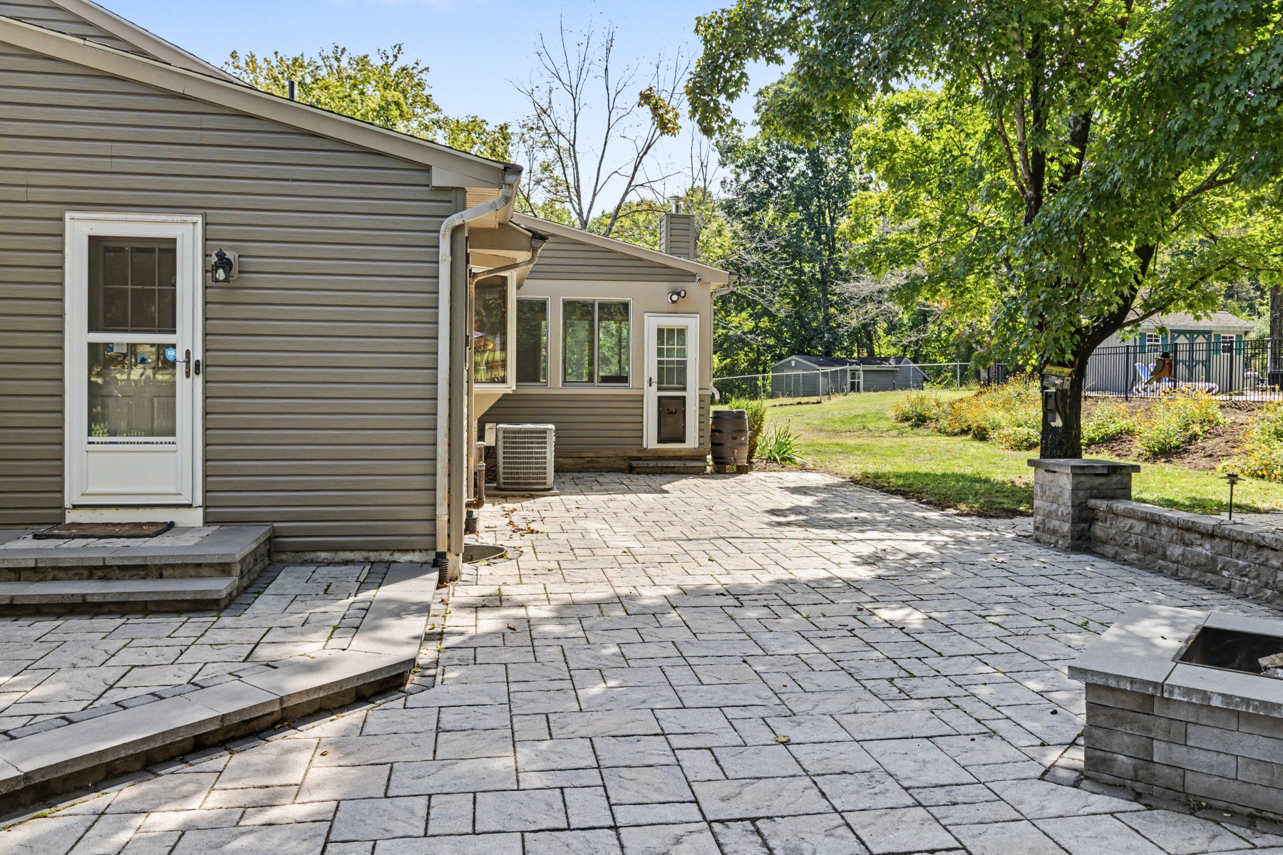  Thoughtfully Improved Ranch Home Tucked Away on 6.3 Private Acres - 物件實景