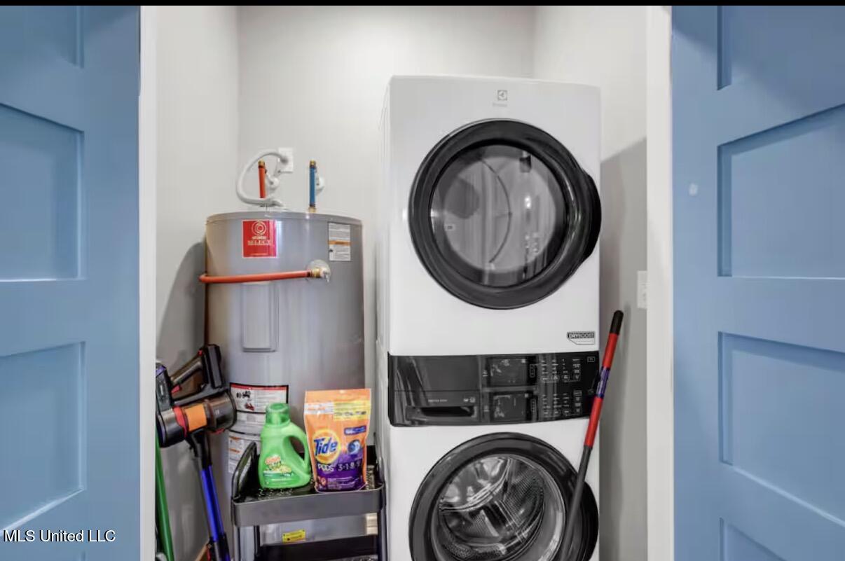 Bay Saint Louis, Mississippi, 39520, United States, 2 Bedrooms Bedrooms, ,2 BathroomsBathrooms,Residential,For Sale,1968708