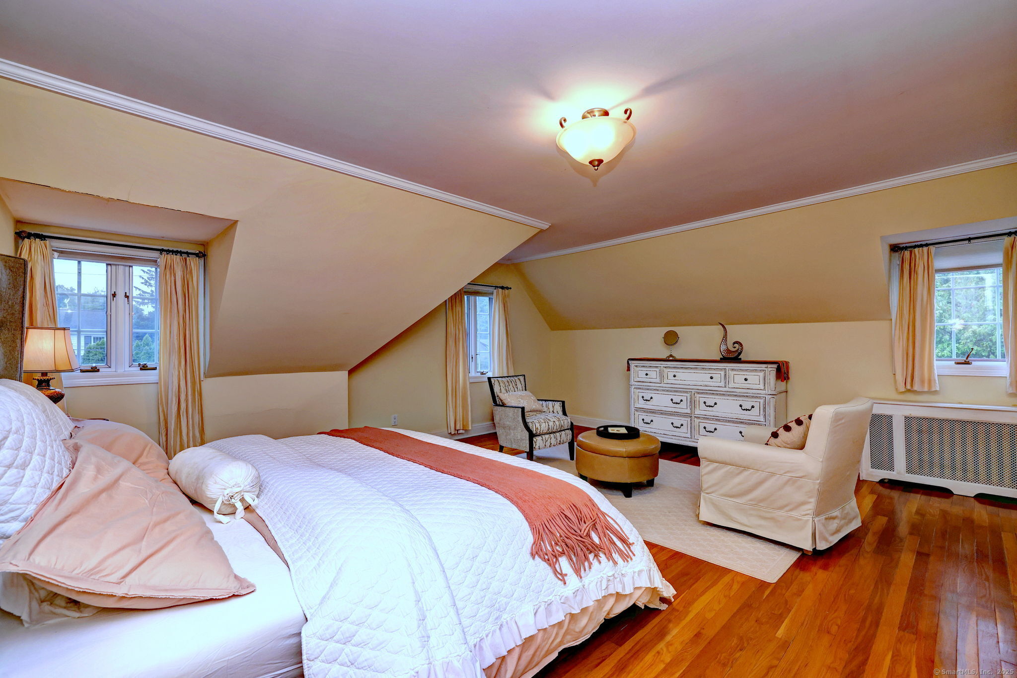 Hamden, Connecticut, 06517, United States, 5 Bedrooms Bedrooms, ,4 BathroomsBathrooms,Residential,For Sale,1924978