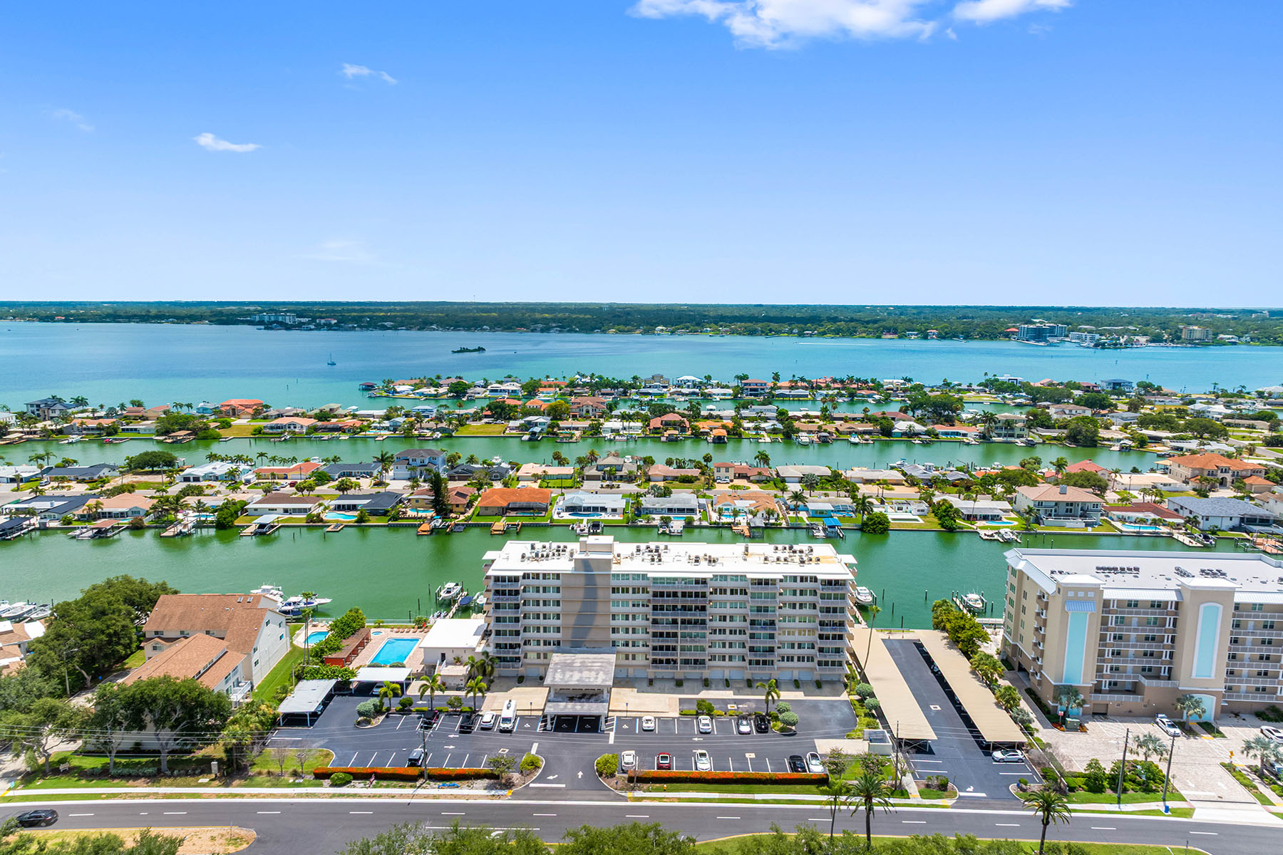  ISLAND WAY TOWERS CONDO - 物件實景