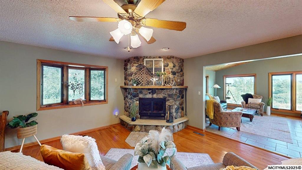 Clear Lake, Iowa, 50428, United States, 3 Bedrooms Bedrooms, ,2 BathroomsBathrooms,Residential,For Sale,1975184